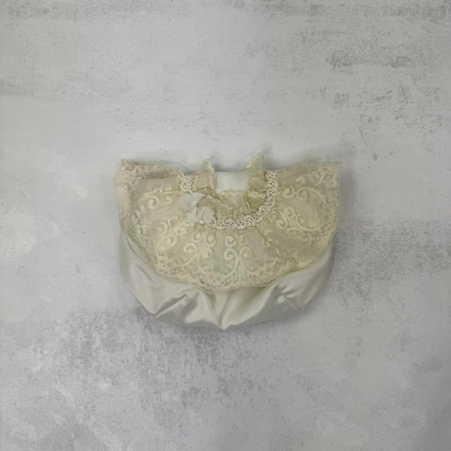Y2K vintage makeup bag cream frilly rose travel