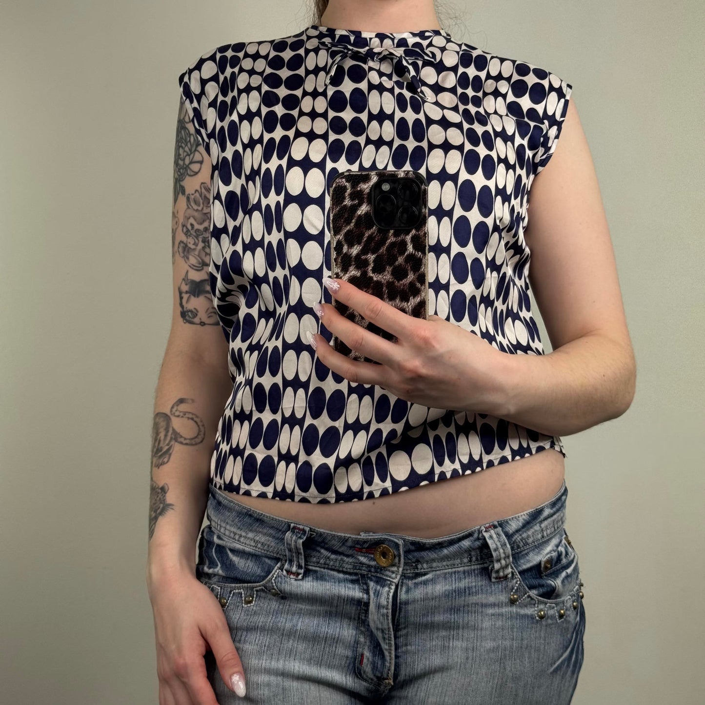 1960s true vintage sleeveless blouse spotty pattern bow button up navy white