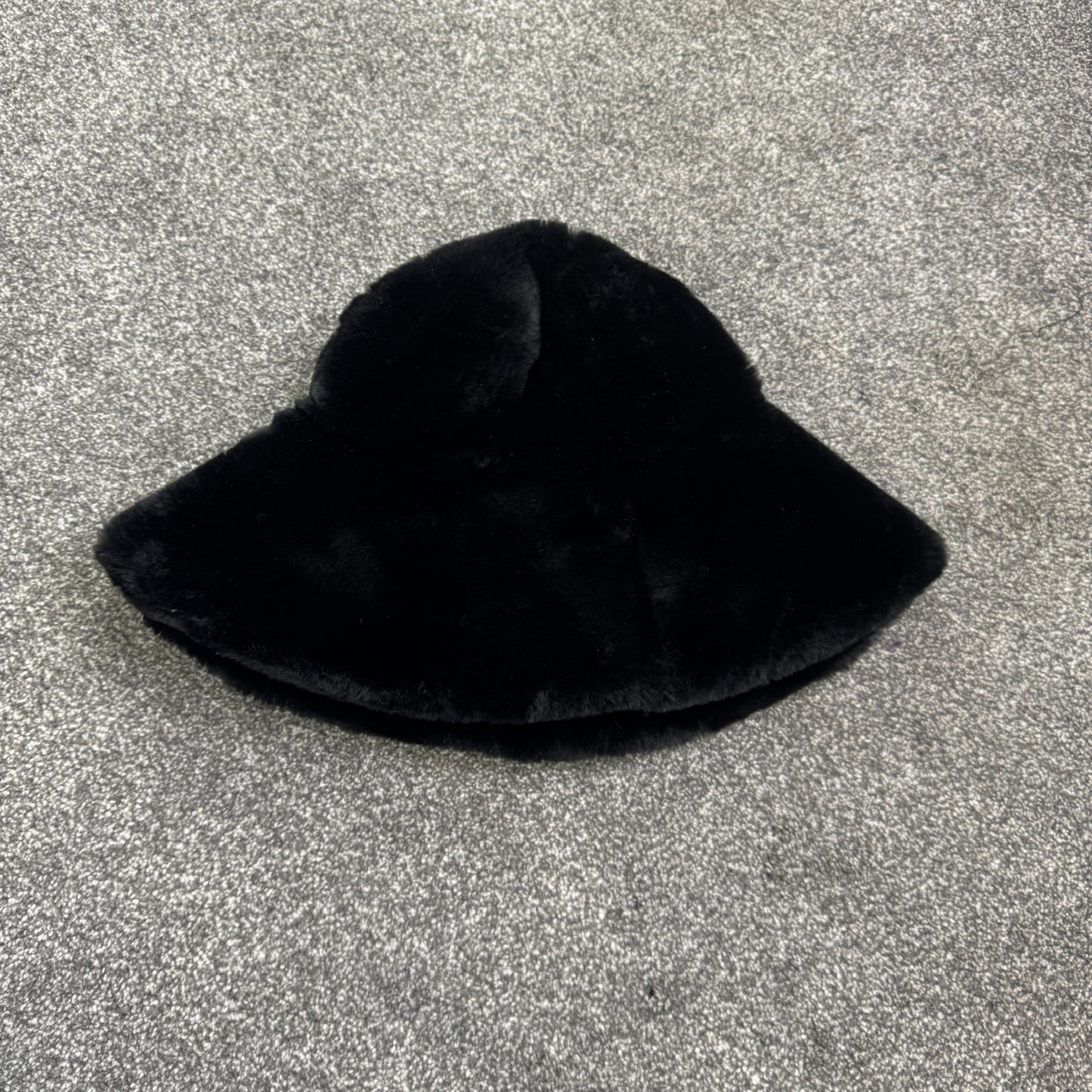 Y2K vintage oversized faux fur bucket hat