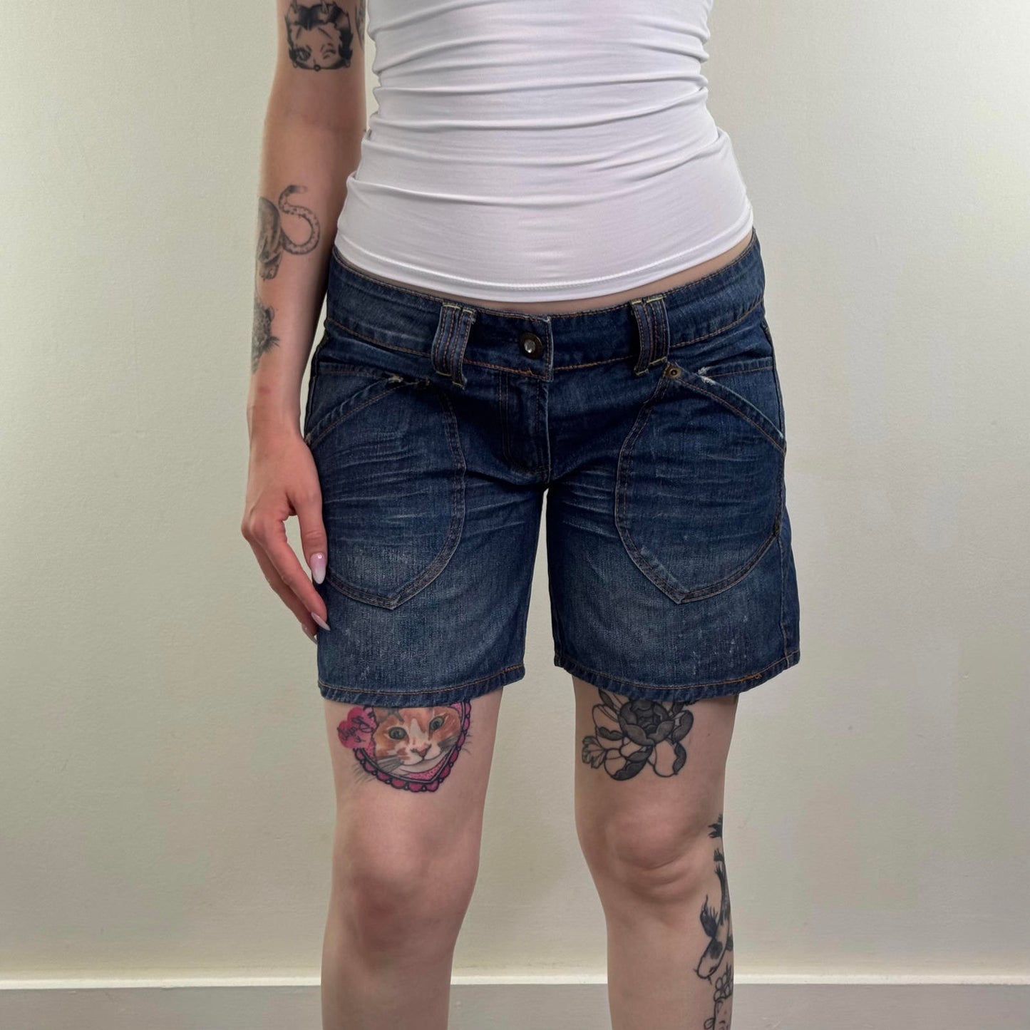 Y2K vintage low rise denim shorts jorts faded blue wash distressed baggy
