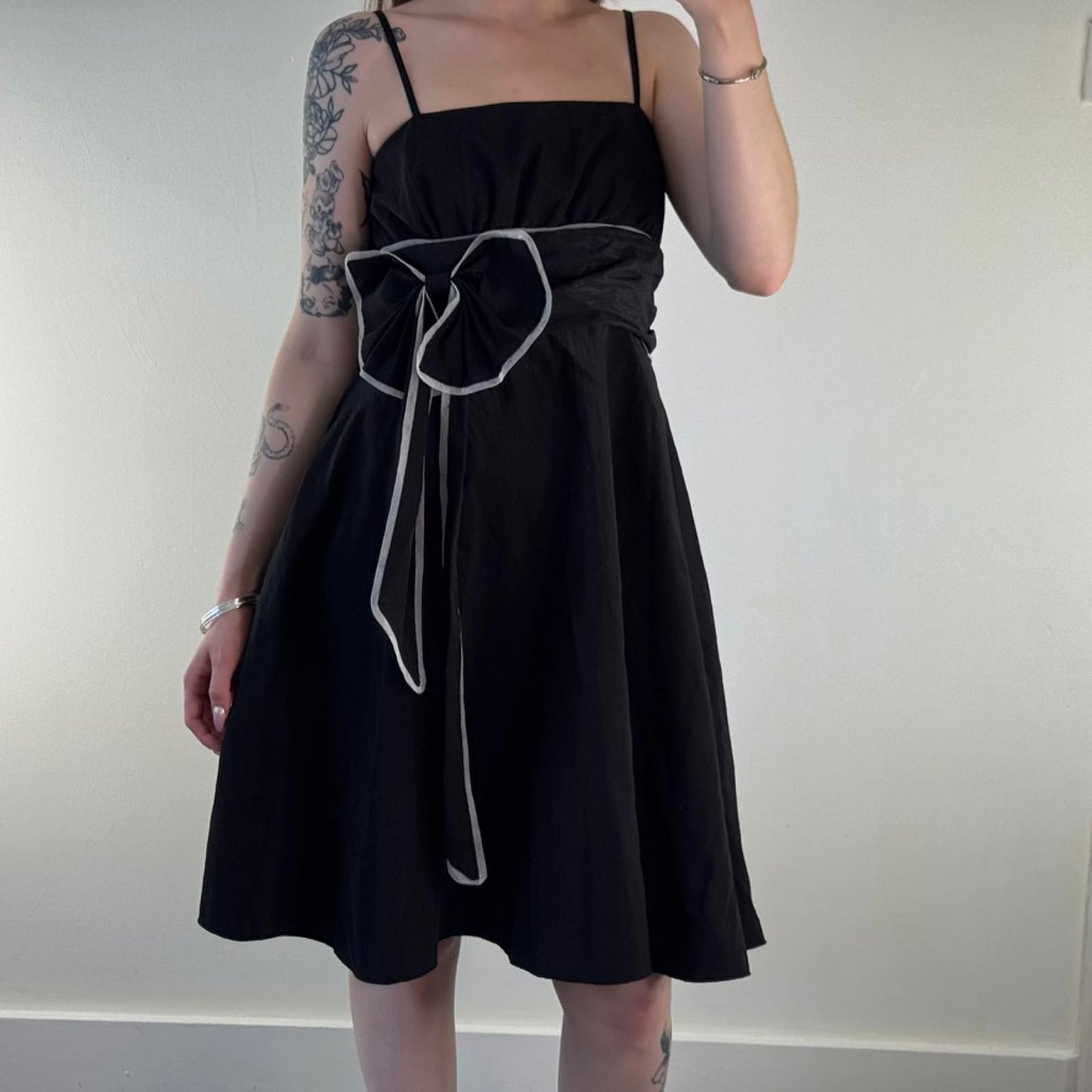 Y2K vintage a line midi dress oversized bow strappy ruched bust black white