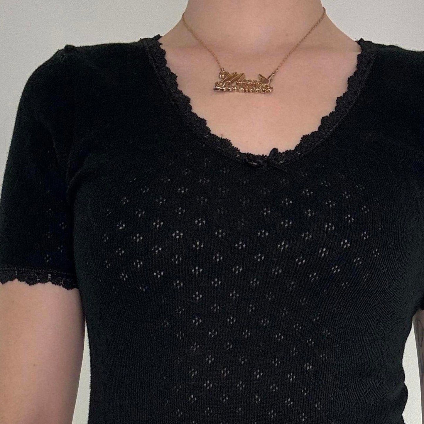Y2K vintage bow lace trim base layer thermal style top fitted v neck stretchy