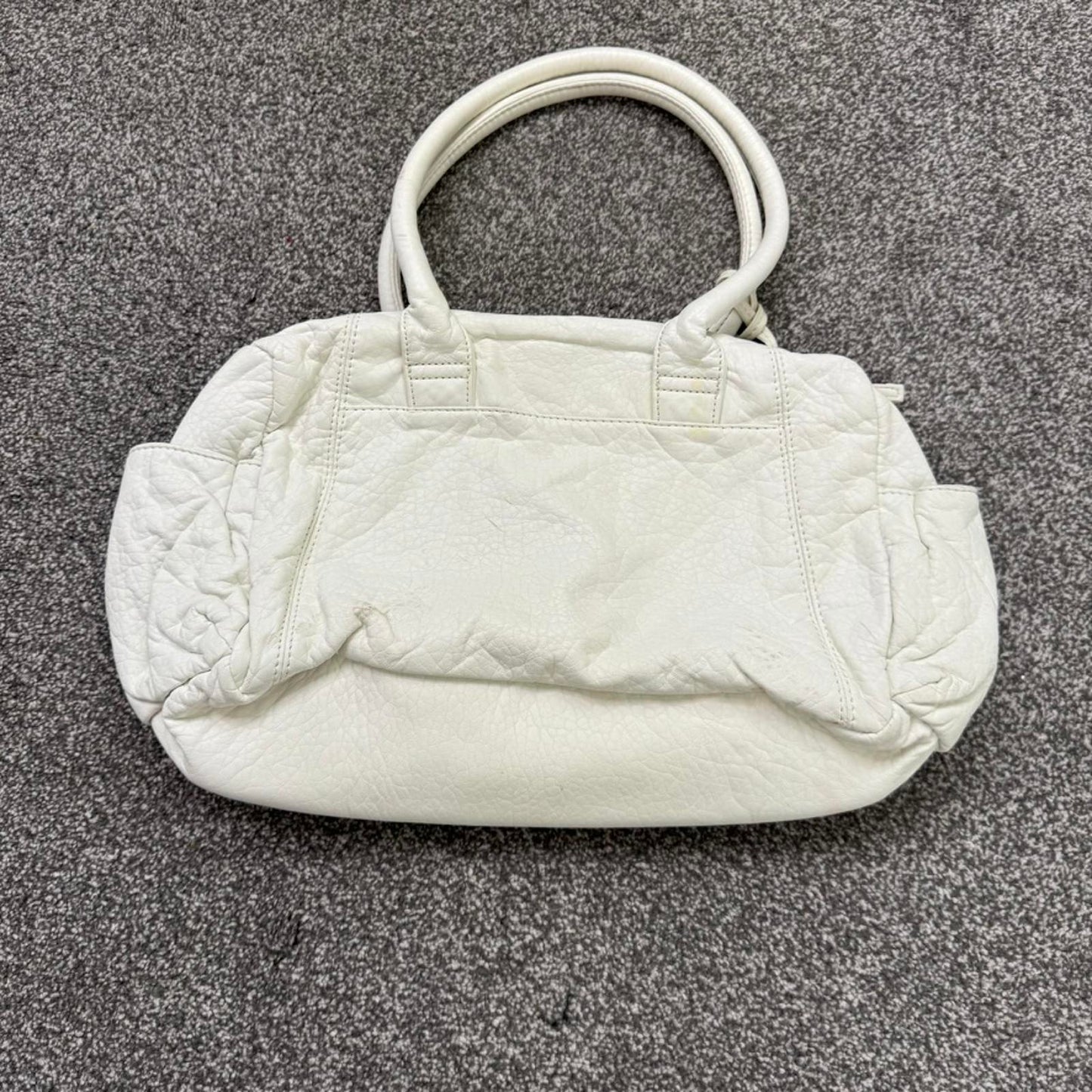 Y2K vintage faux leather white medium shoulder bag flower charm