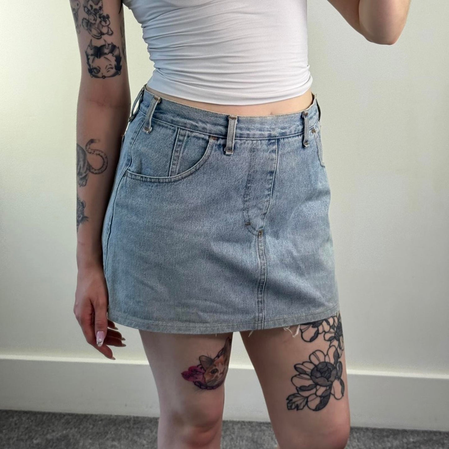 90s Y2K vintage denim mini skirt zipper fraying hem light blue wash mid rise
