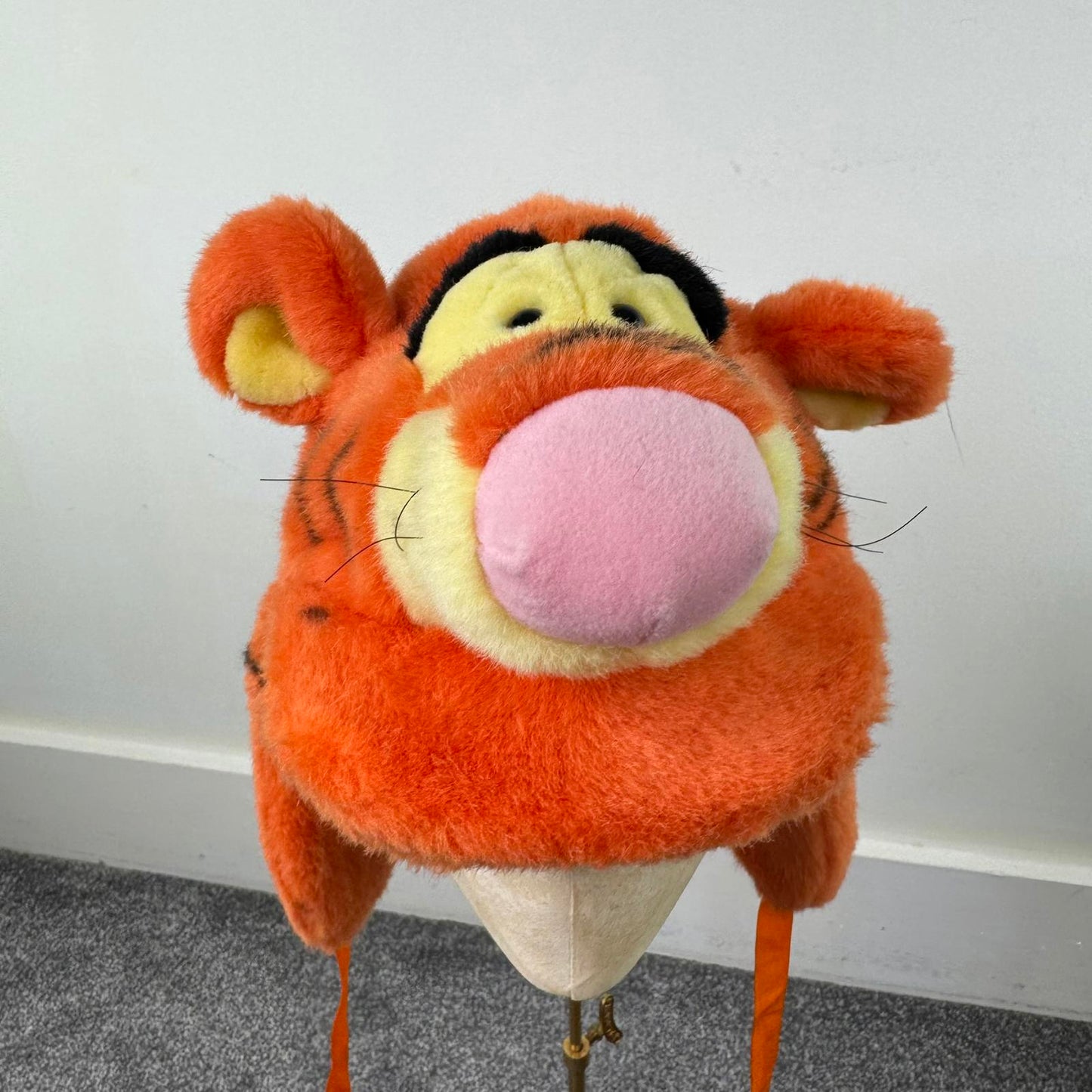 Y2K vintage Tigger trapper hat Disney Winnie the Pooh novelty Disneyland Paris