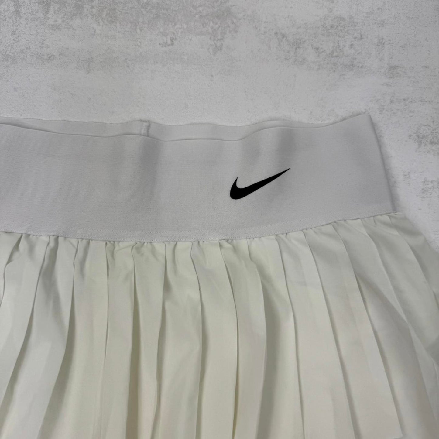 Nike skort pleated built in shorts skirt stretchy flowy tennis sporty white