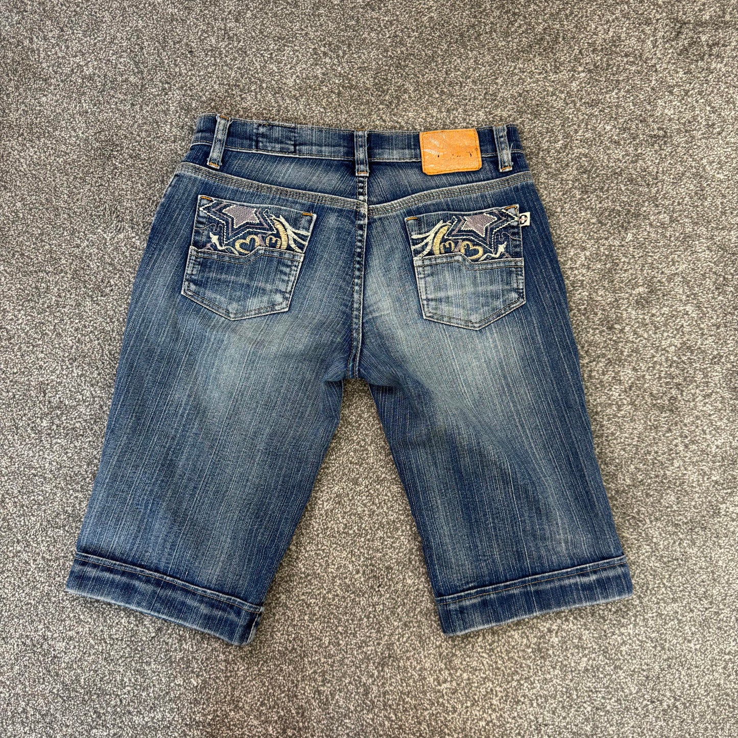 Y2K vintage low rise capri cropped jeans embroidered stars faded blue denim