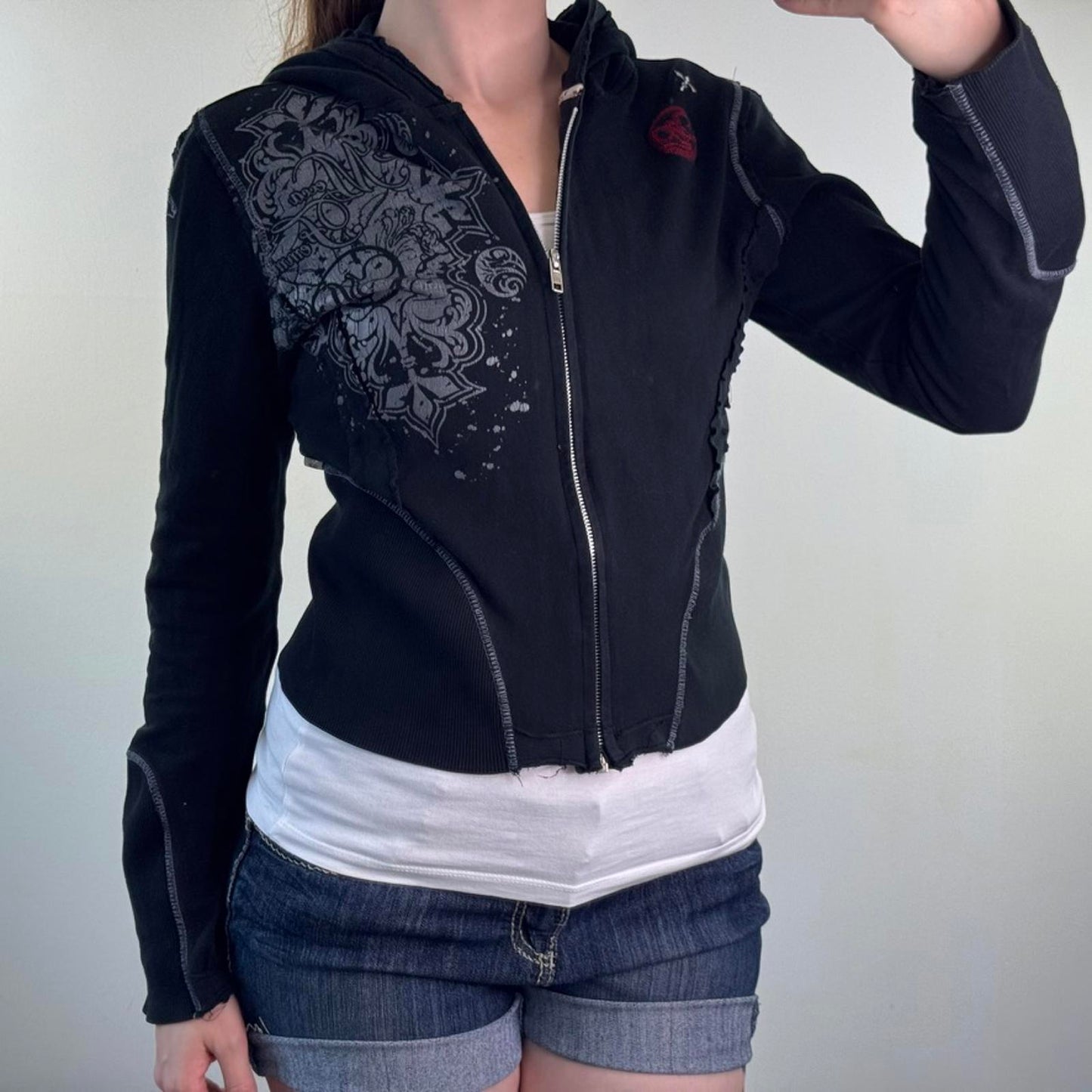 Y2K vintage cropped zip up hoodie filigree graphic print contrast stitch fitted
