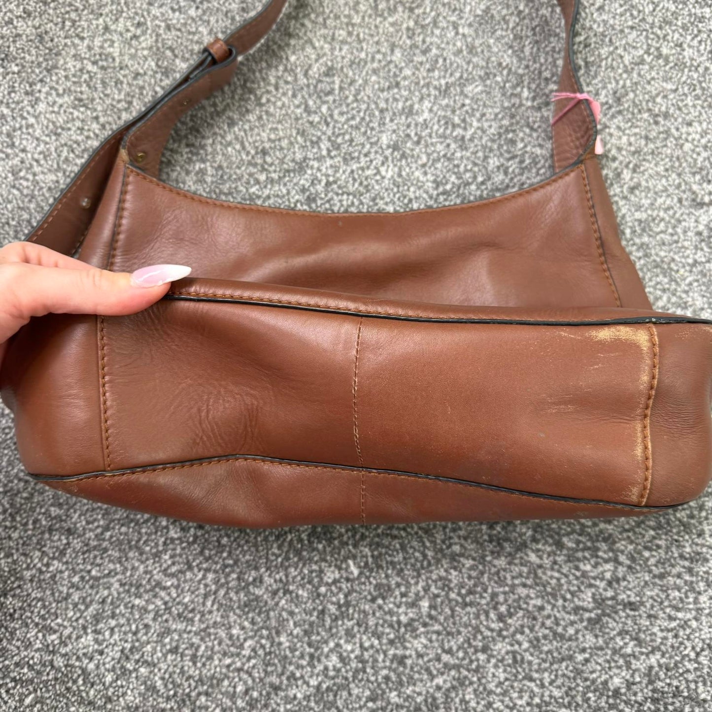 Genuine leather shoulder bag brown adjustable strap magnetic closure