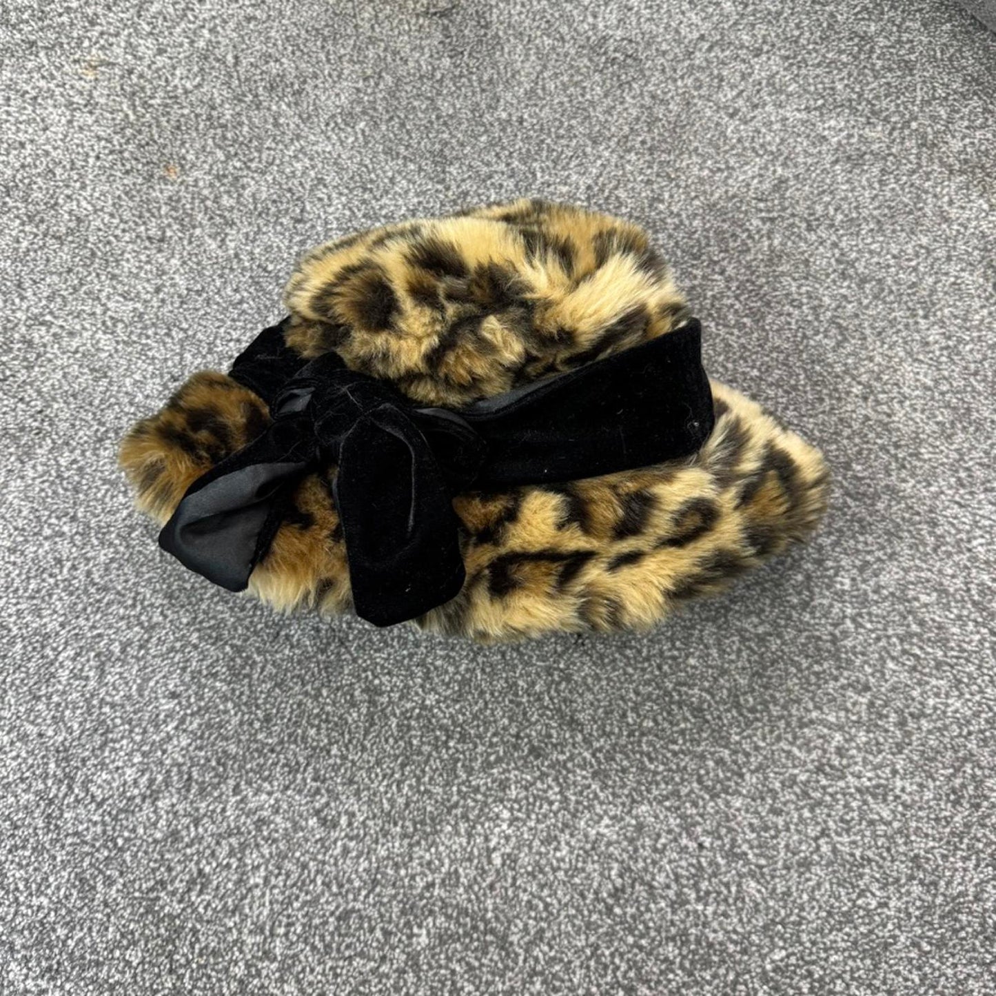Y2K vintage leopard print faux fur bucket hat velour black bow satin lined