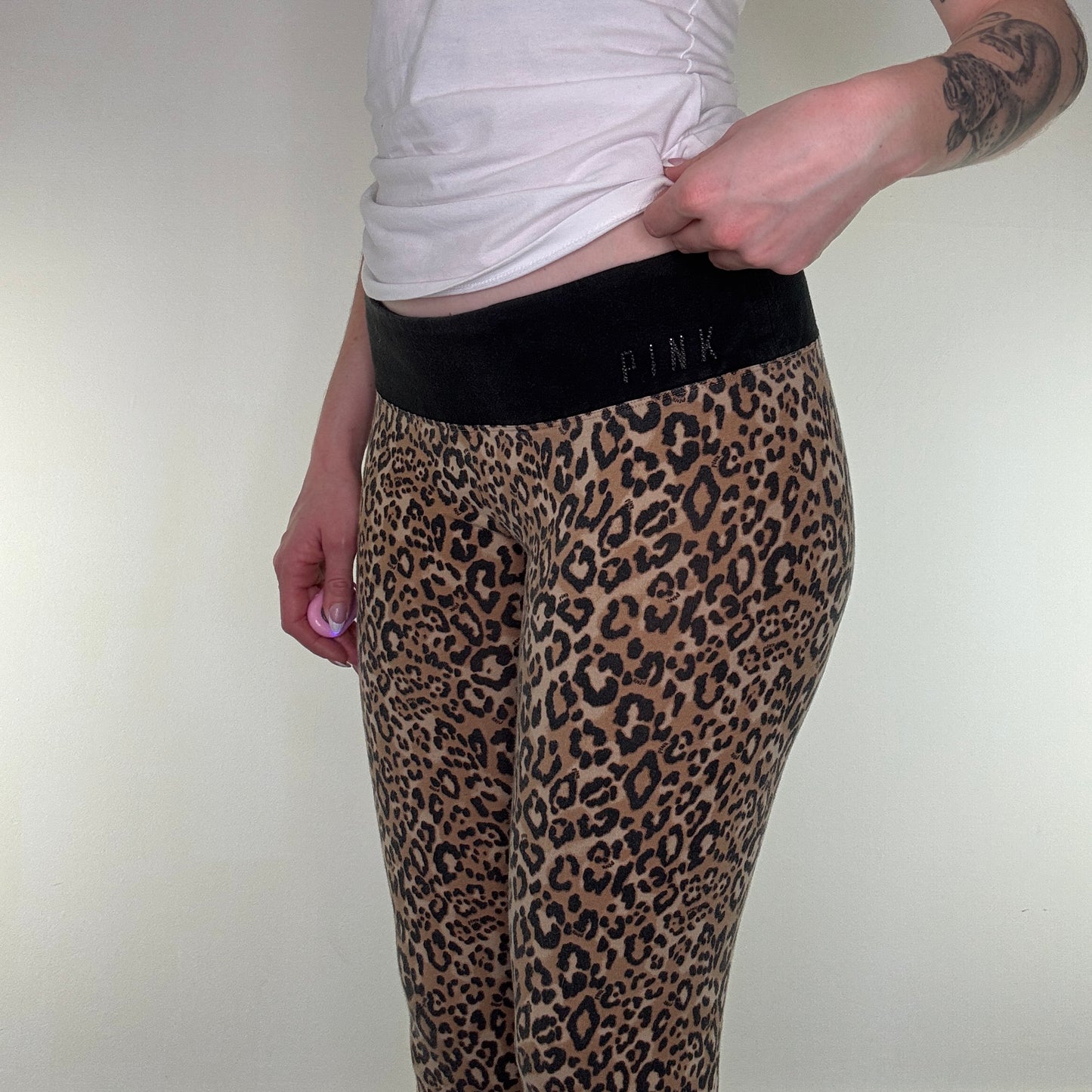 Victoria’s Secret PINK low rise leopard print leggings