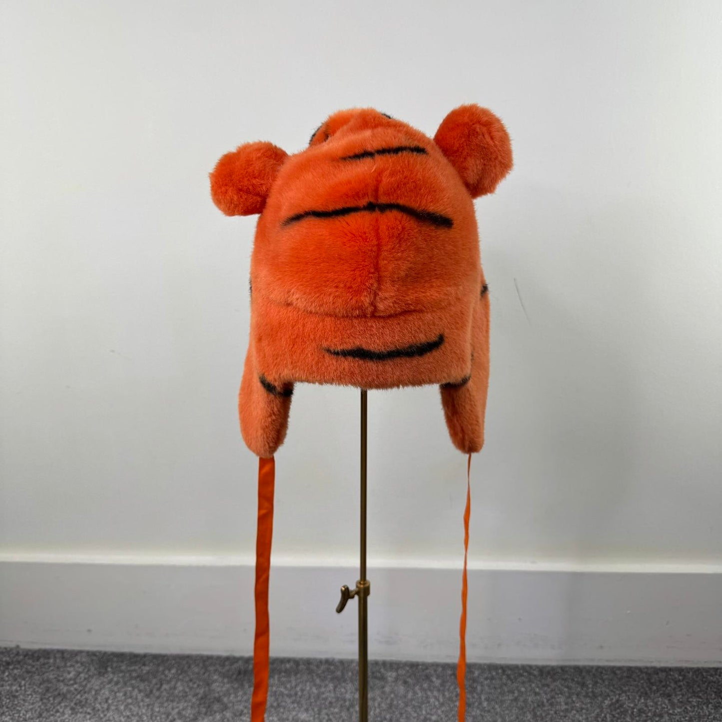 Y2K vintage Tigger trapper hat Disney Winnie the Pooh novelty Disneyland Paris