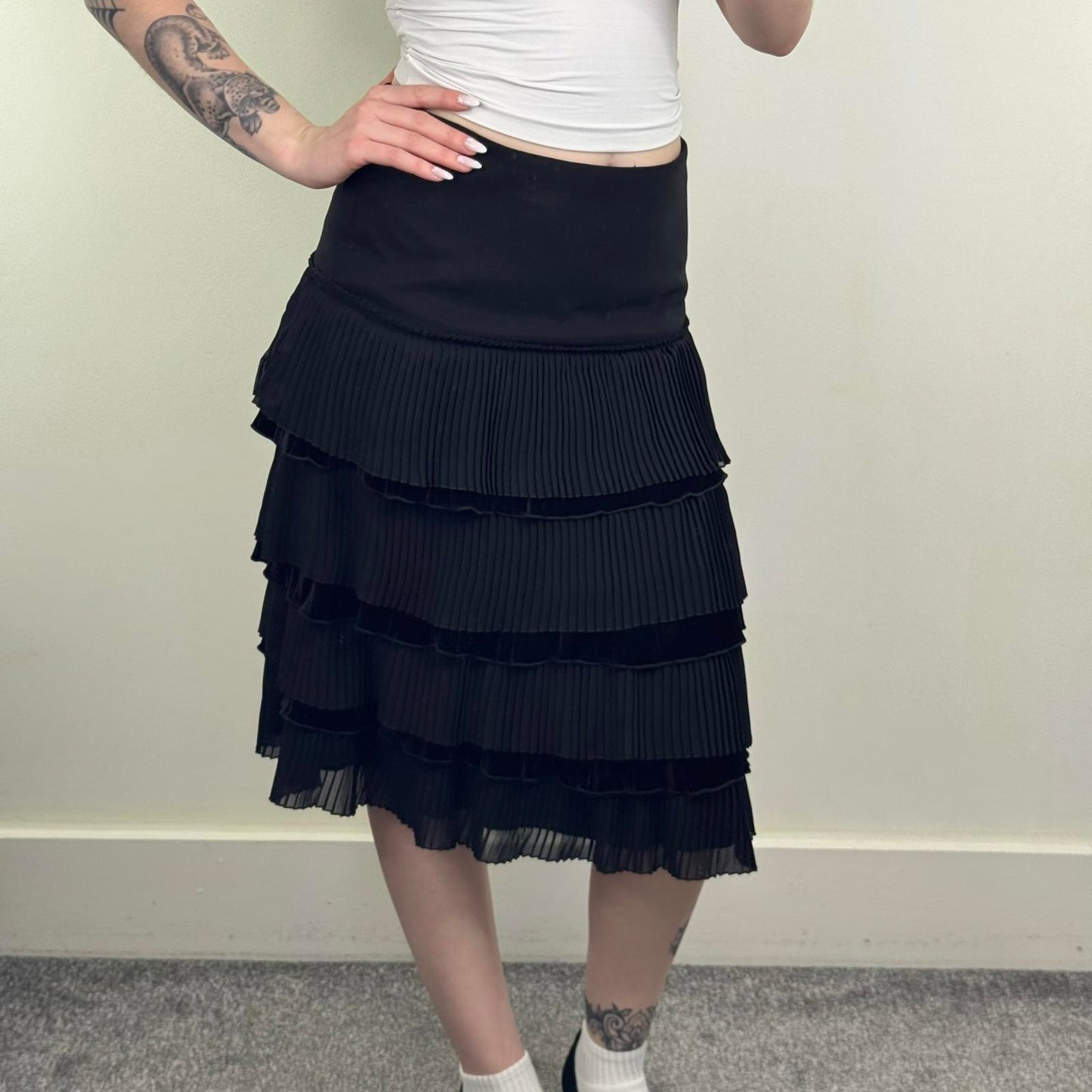 Y2K vintage pleated ruffle midi skirt layered tiered black velvet trim tailored