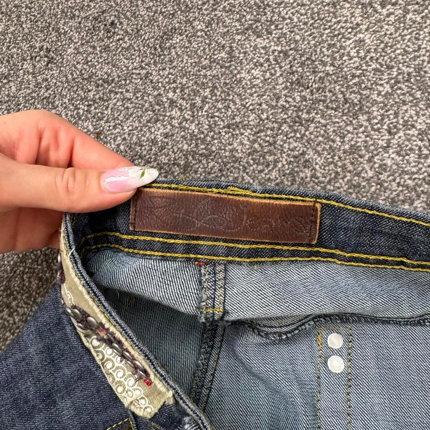 Y2K vintage low rise studded capri denim jeans cropped dark faded stretchy