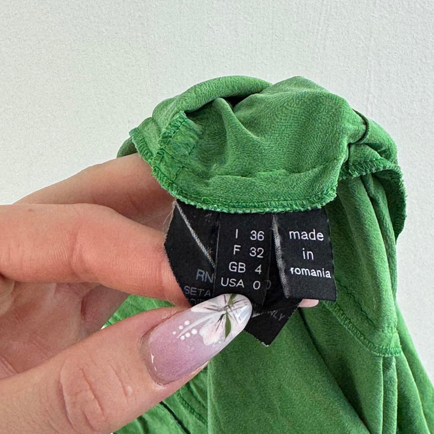 Y2K vintage 100% silk frill short sleeve top blouse v neck lightweight green