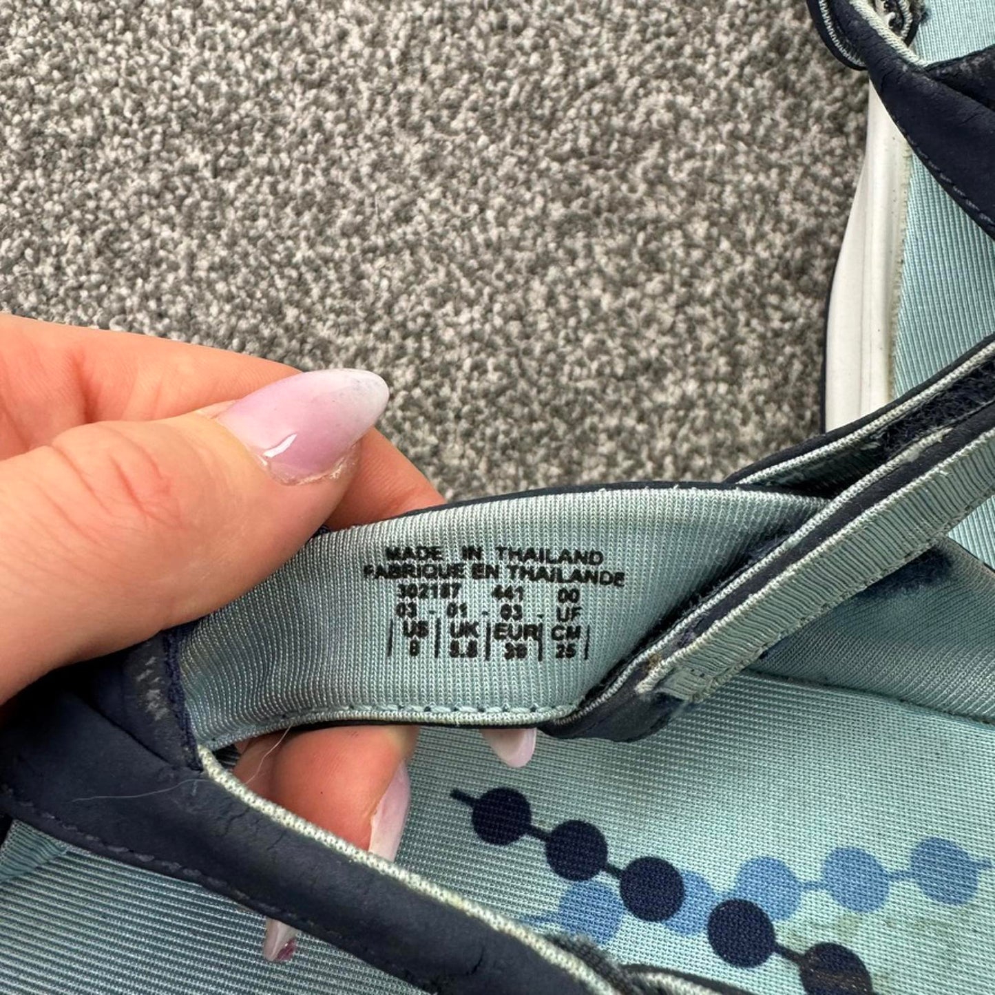 Y2K vintage Nike ACG sandals strap thong baby dark blue white sporty
