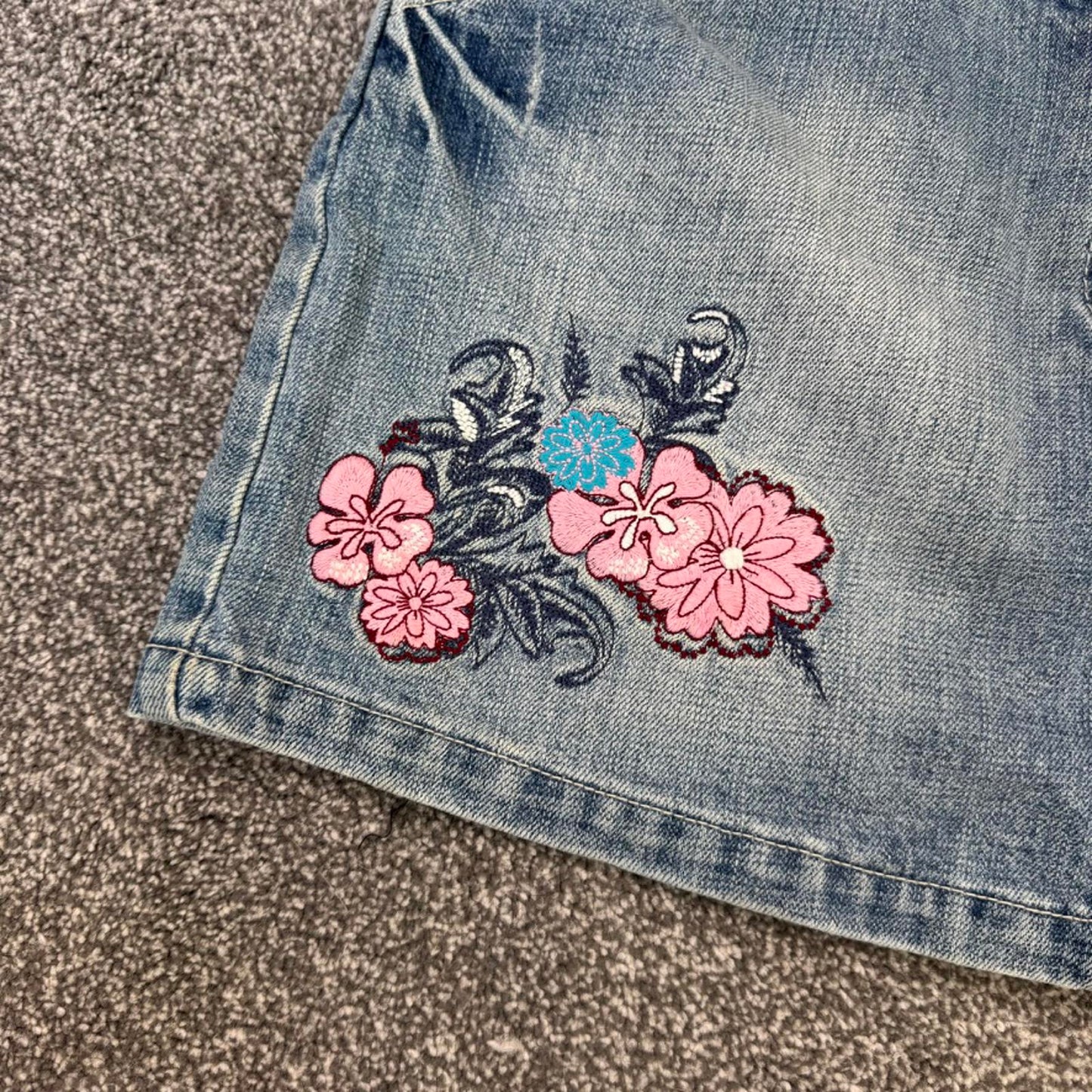 Y2K vintage mid rise faded denim mini skirt floral embroidery pink light blue