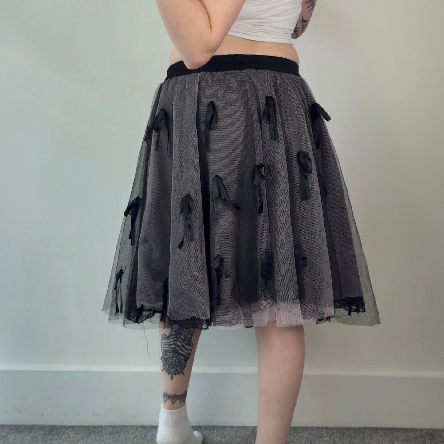 90s vintage Raven gothic netted bow midi skirt lace trim