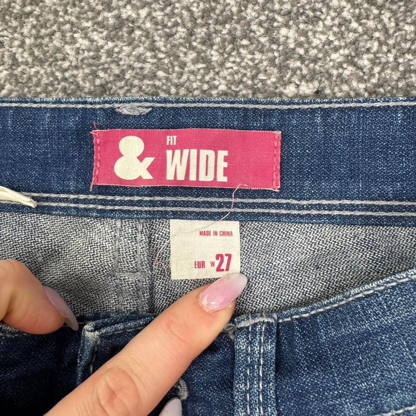 Y2K vintage mid rise wide leg denim jeans stretchy mid blue wash cargo baggy