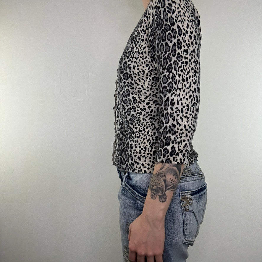 Y2K vintage leopard print cardigan button up fine knit faded 3/4 sleeve snow