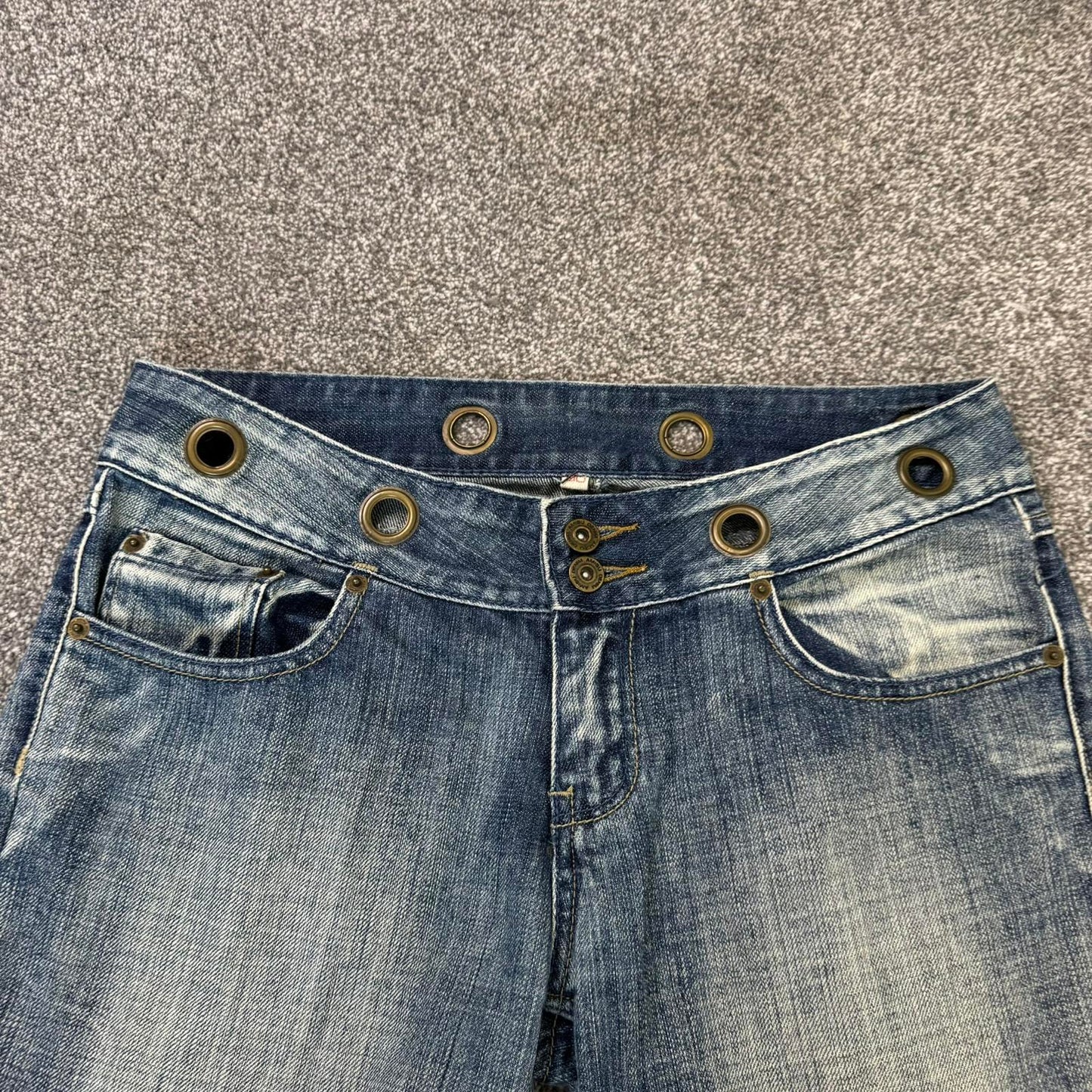 Y2K vintage low rise capri cropped denim shorts faded blue grommet