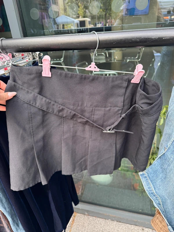 Vintage Y2K pleated mini skirt with buckle