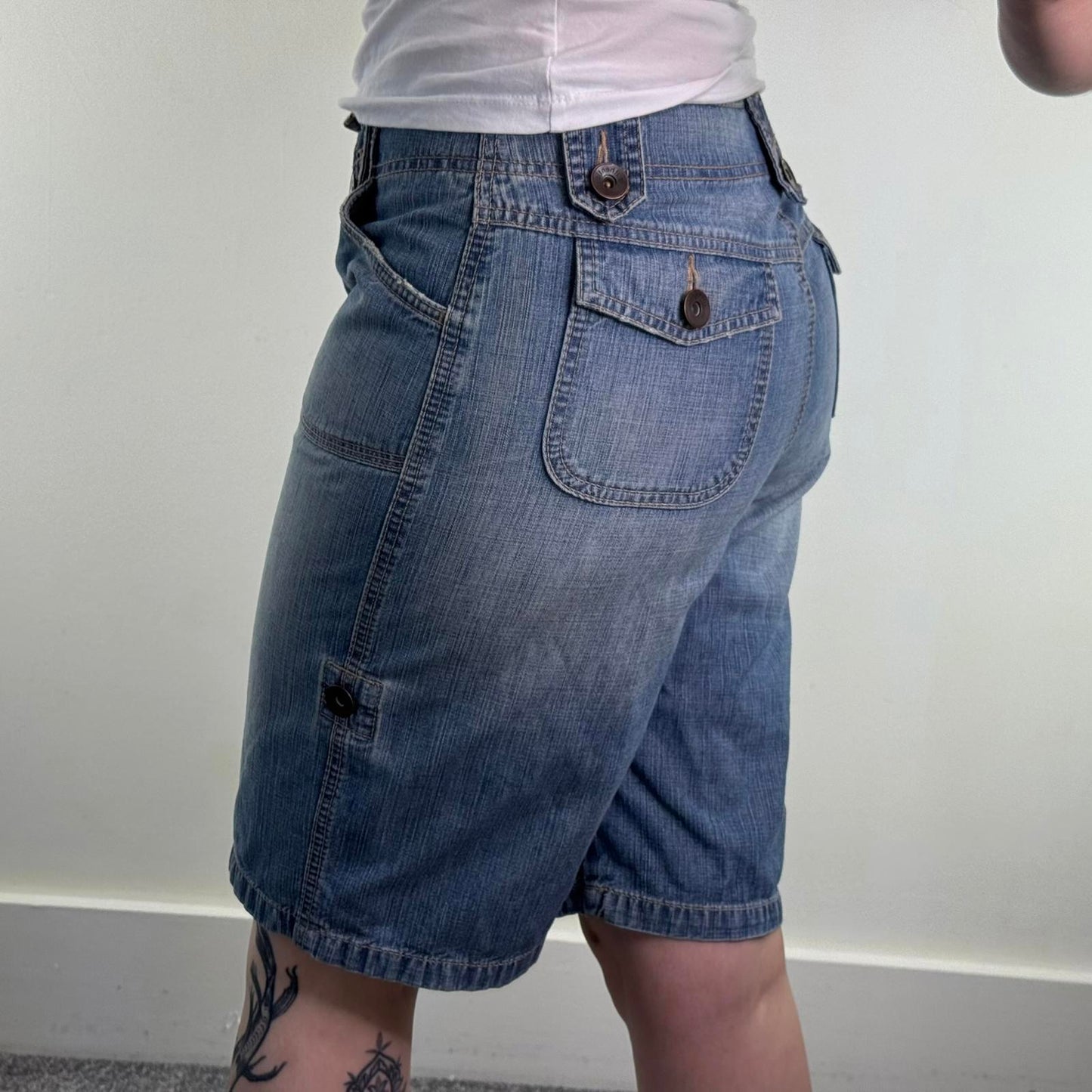 Y2K vintage mid rise jorts denim shorts knee length light faded blue