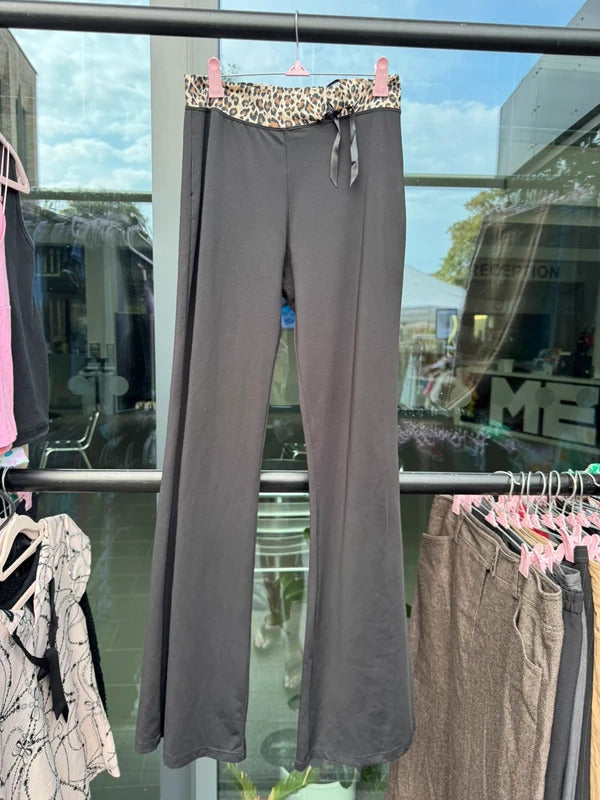 Vintage Y2K 2000s leopard print wide bow leg flare leggings