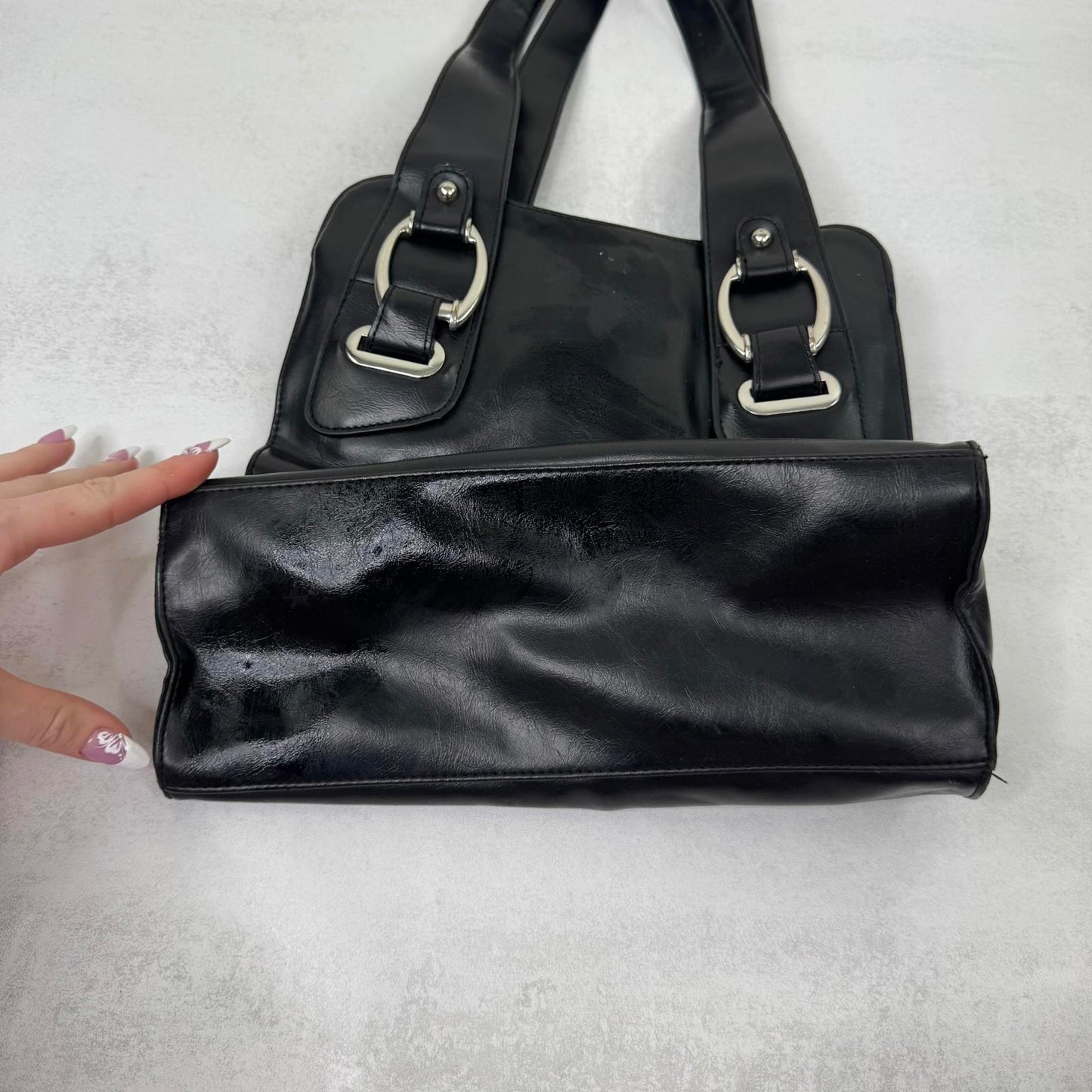 Y2K vintage shoulder bag faux leather medium black silver buckle