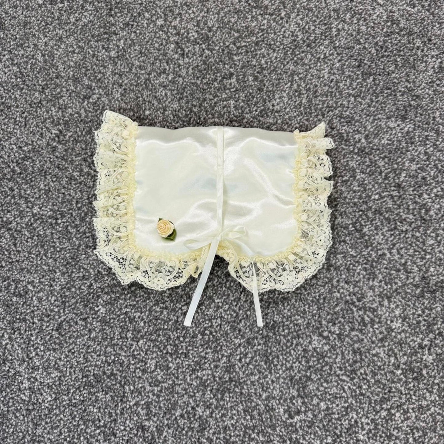 Y2K vintage makeup bag cream frilly rose travel jewelry storage bag