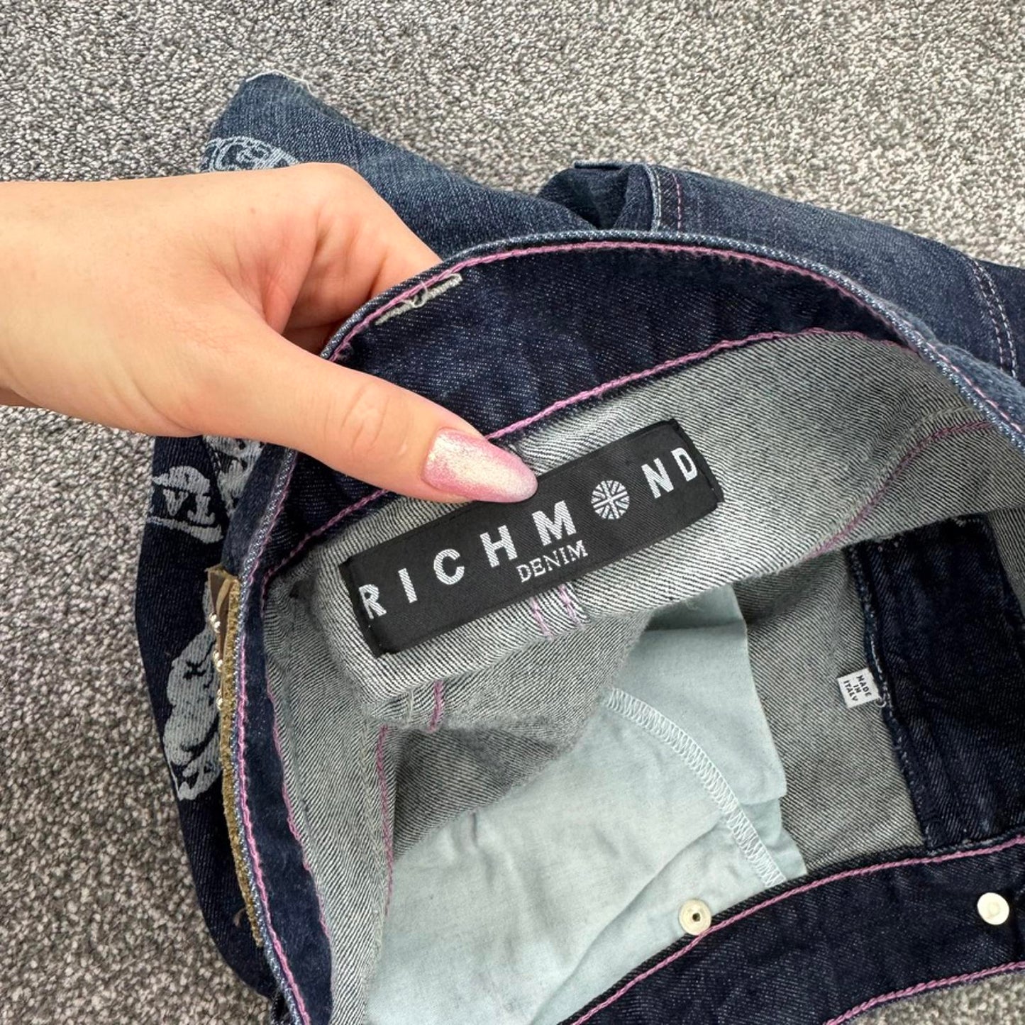 Y2K vintage low rise denim mini shorts turned up navy pink contrast stitching