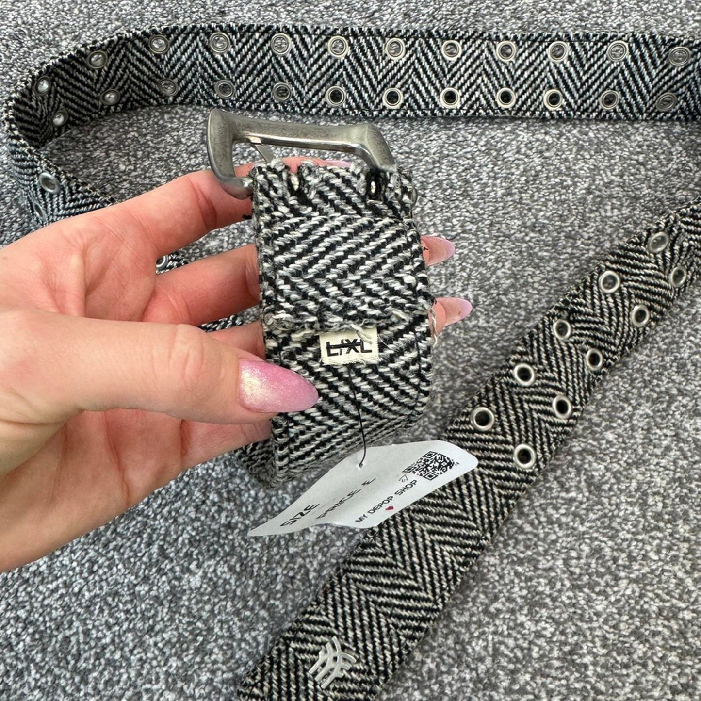 Y2K vintage tweed grey black white pattern belt grommet silver square buckle