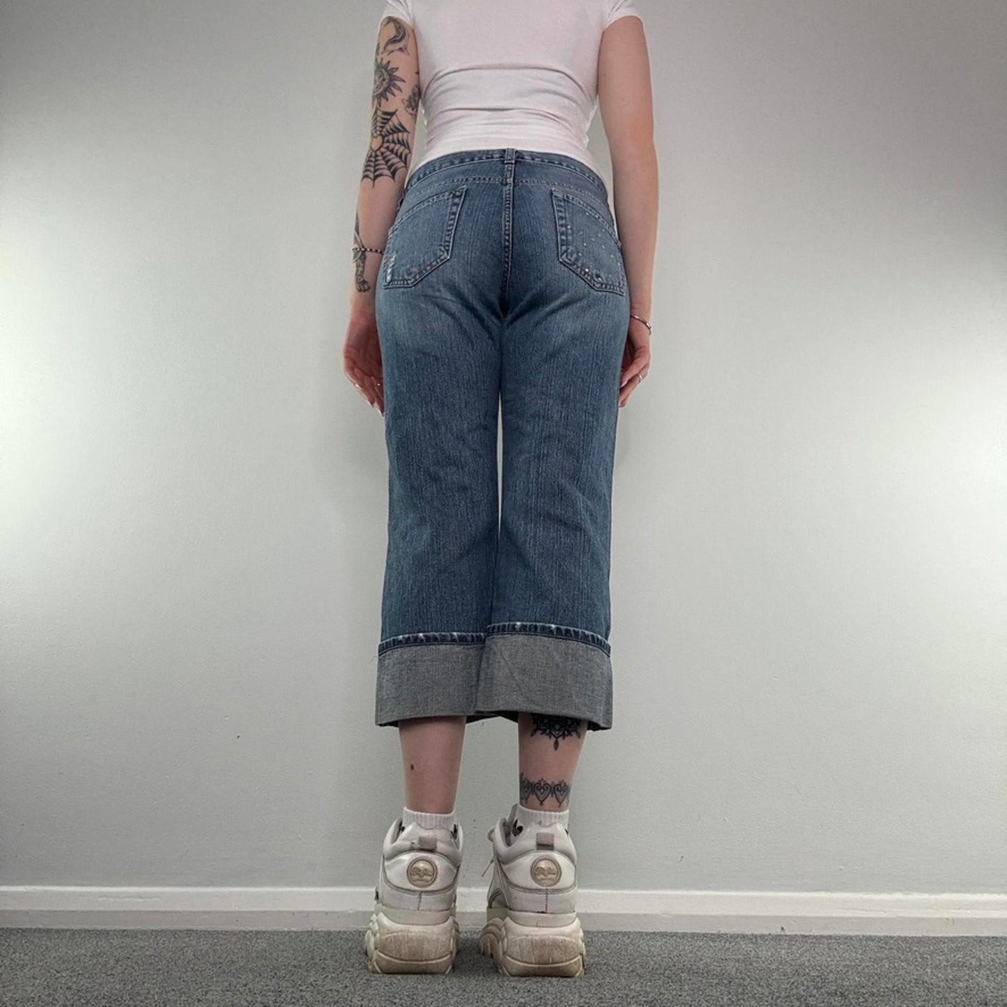 Y2K vintage rhinestone capri cropped jeans turned up hem light wash distressed