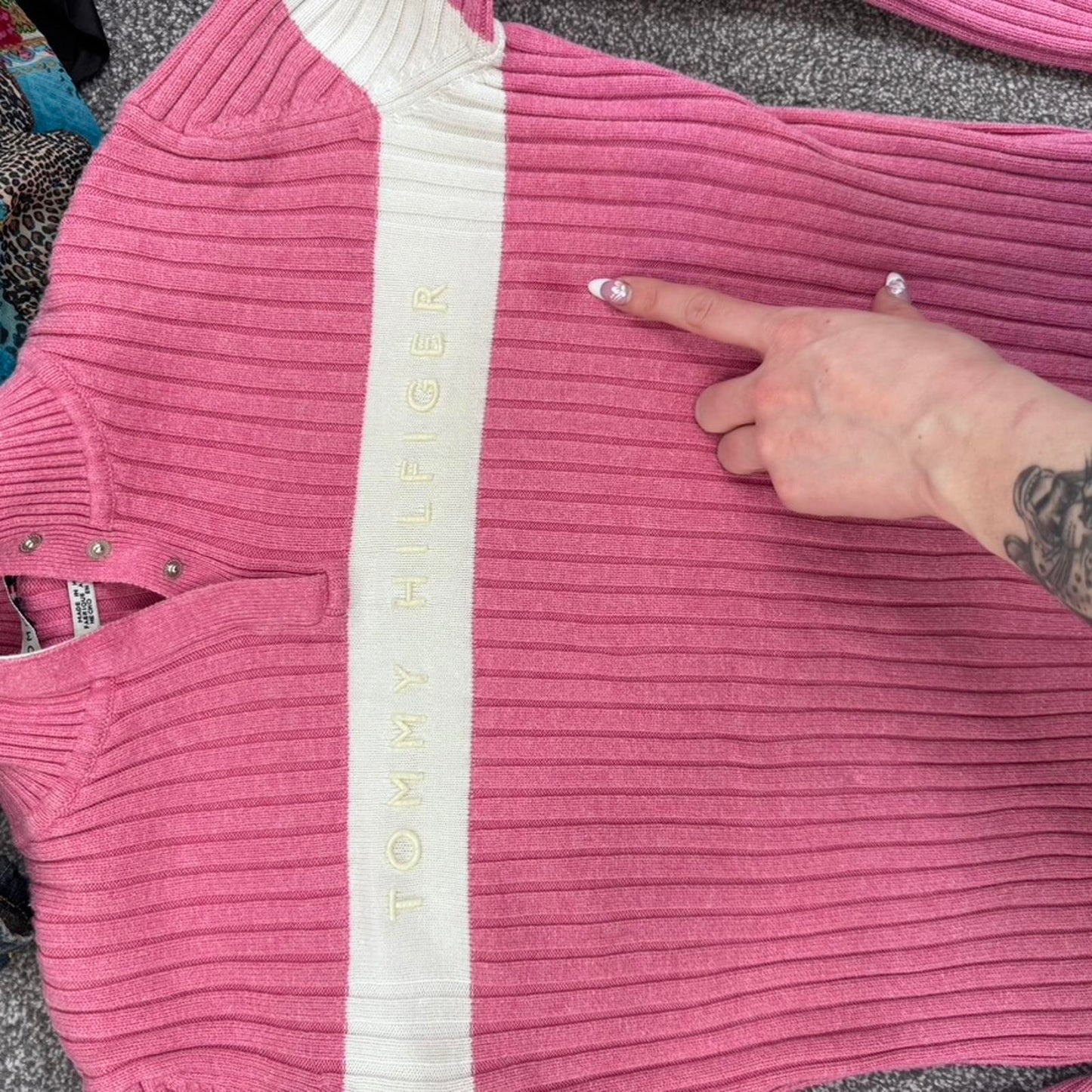 90s Y2K vintage Tommy Hilfiger jumper henley ribbed high neck pink white knit