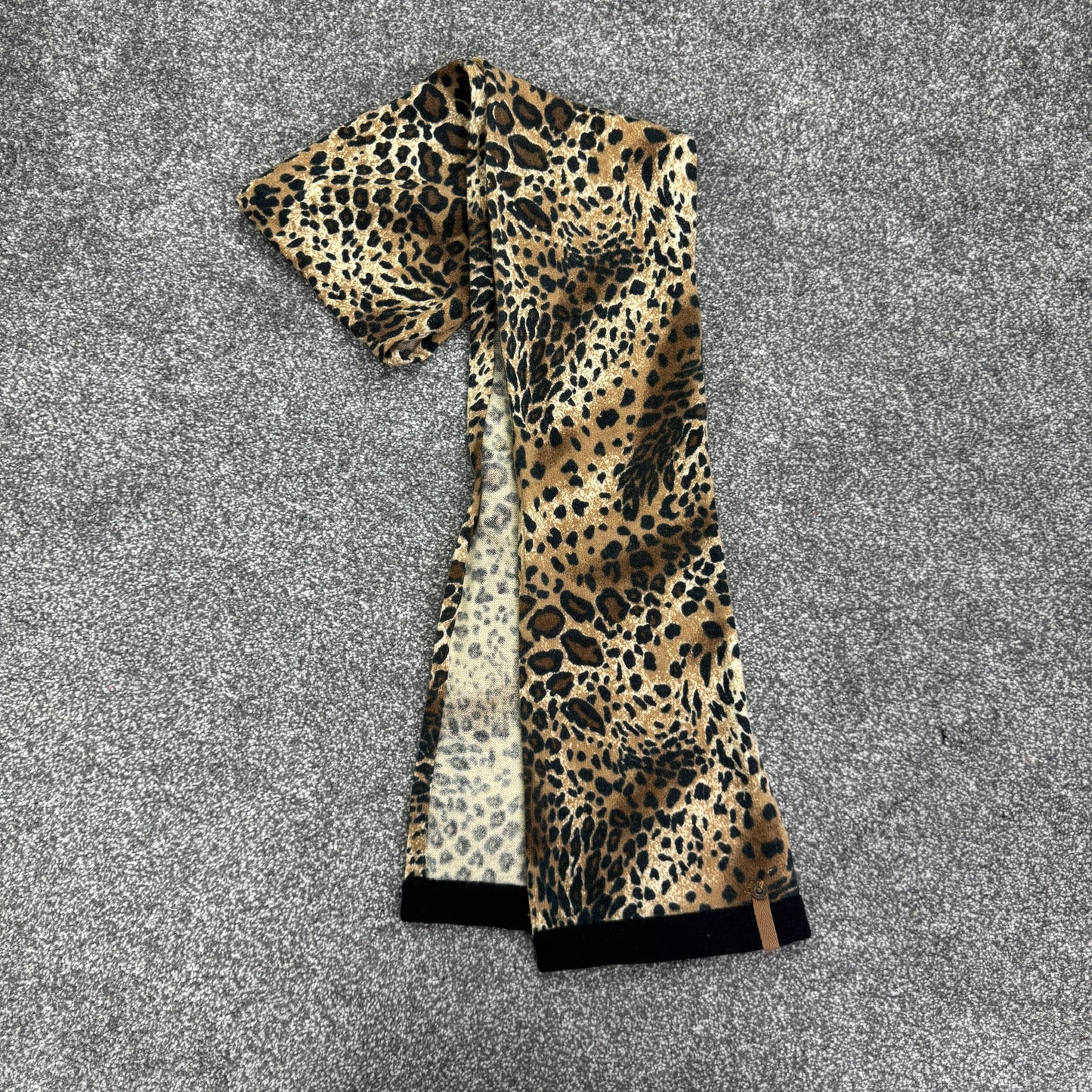Y2K vintage leopard print scarf