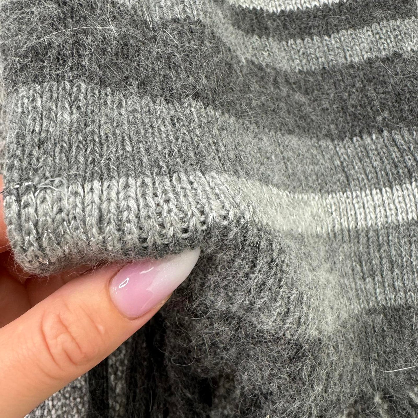 Y2K vintage knitted stripe tassel scarf light dark grey tones horizontal sparkle