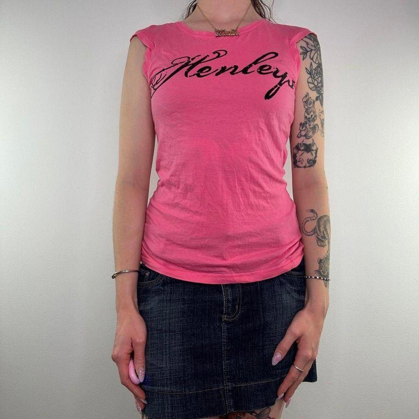 Y2K vintage Henleys mcbling spell out top cap sleeve pink black