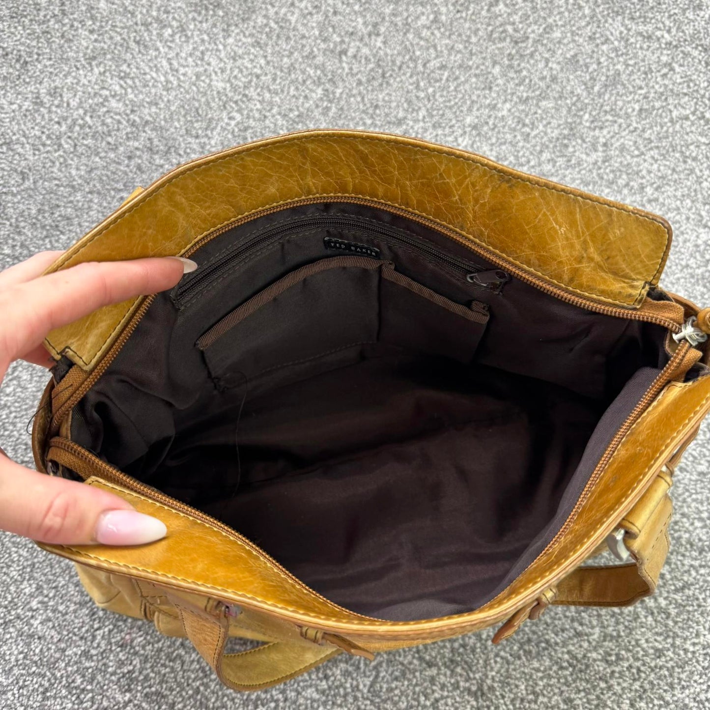 Y2K vintage Ted Baker genuine leather shoulder bag buckles light brown