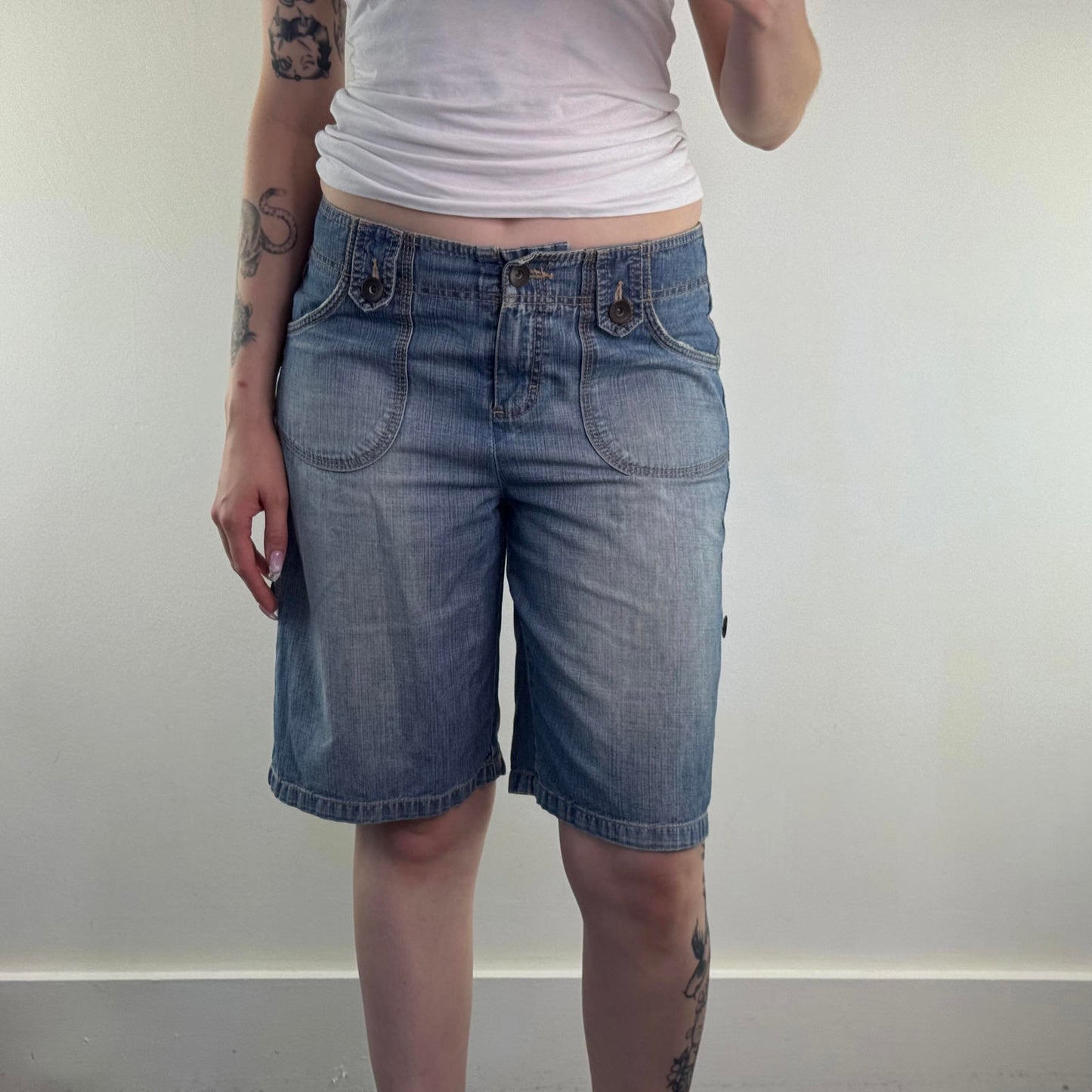Y2K vintage mid rise jorts denim shorts knee length light faded blue
