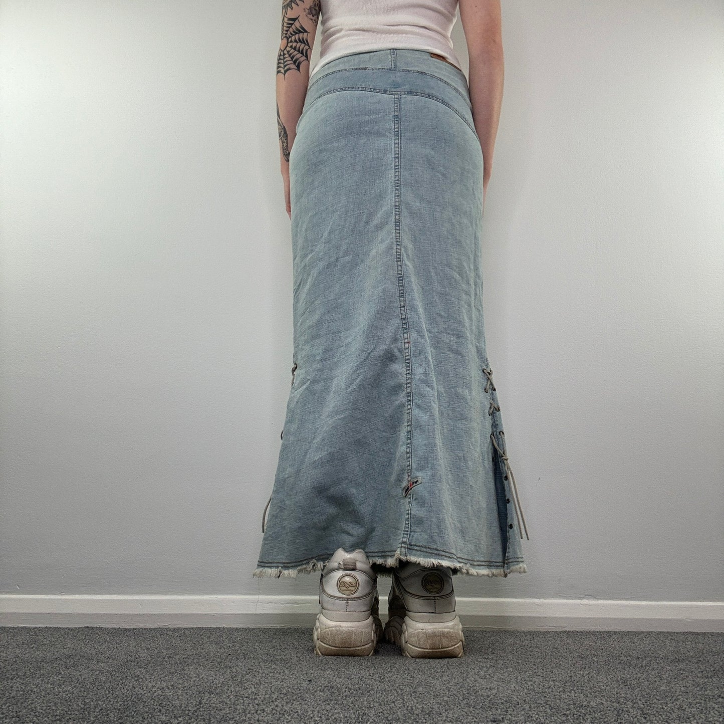 Y2K belted denim maxi skirt