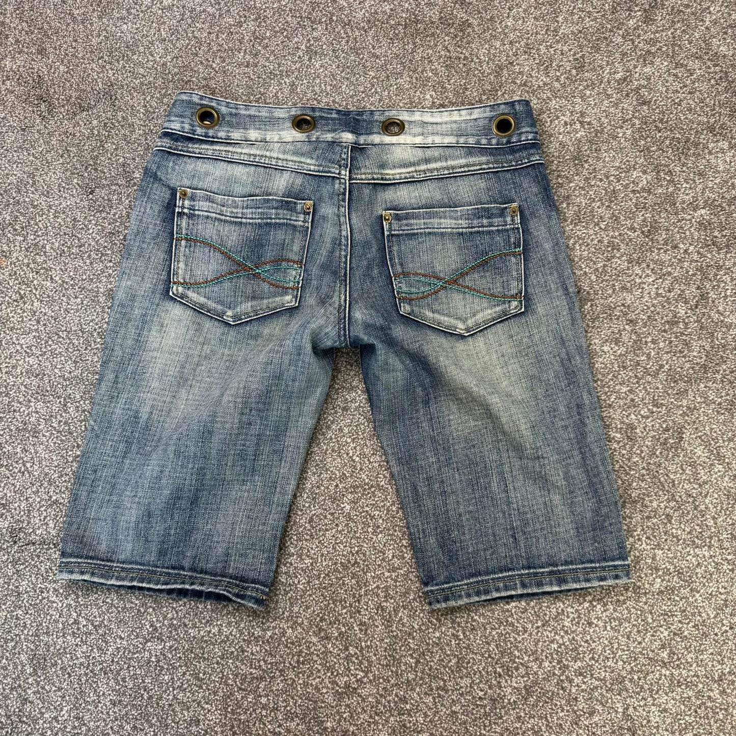 Y2K vintage low rise capri cropped denim shorts faded blue grommet