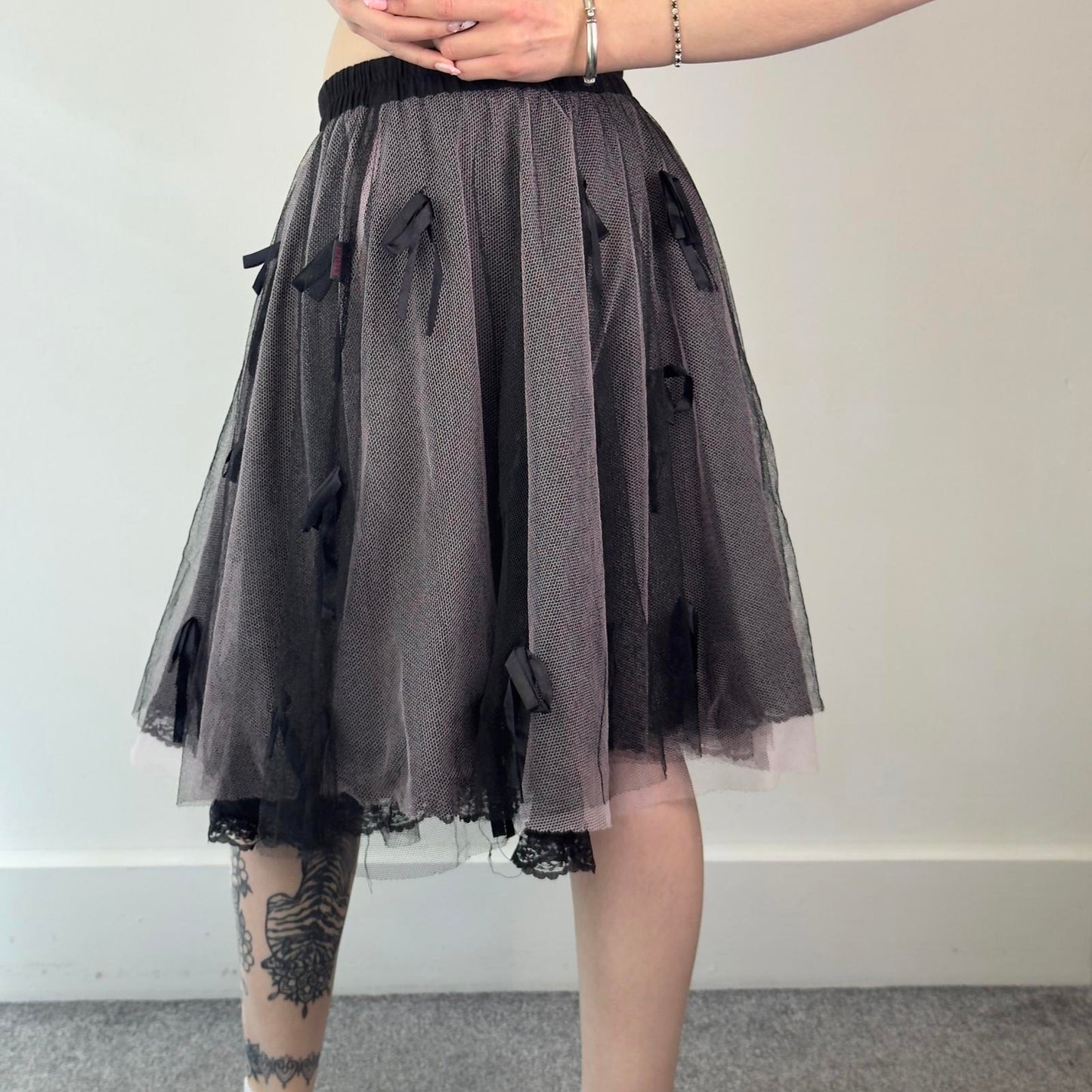 90s vintage Raven gothic netted bow midi skirt lace trim