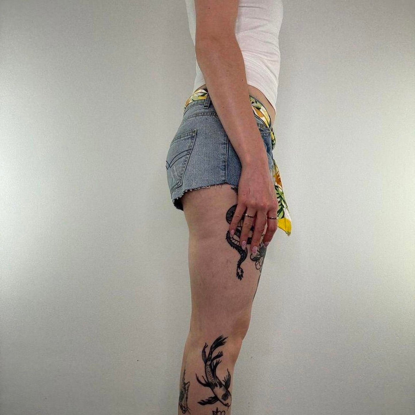 Y2K vintage low rise raw hem mini denim shorts with sunflower bow belt