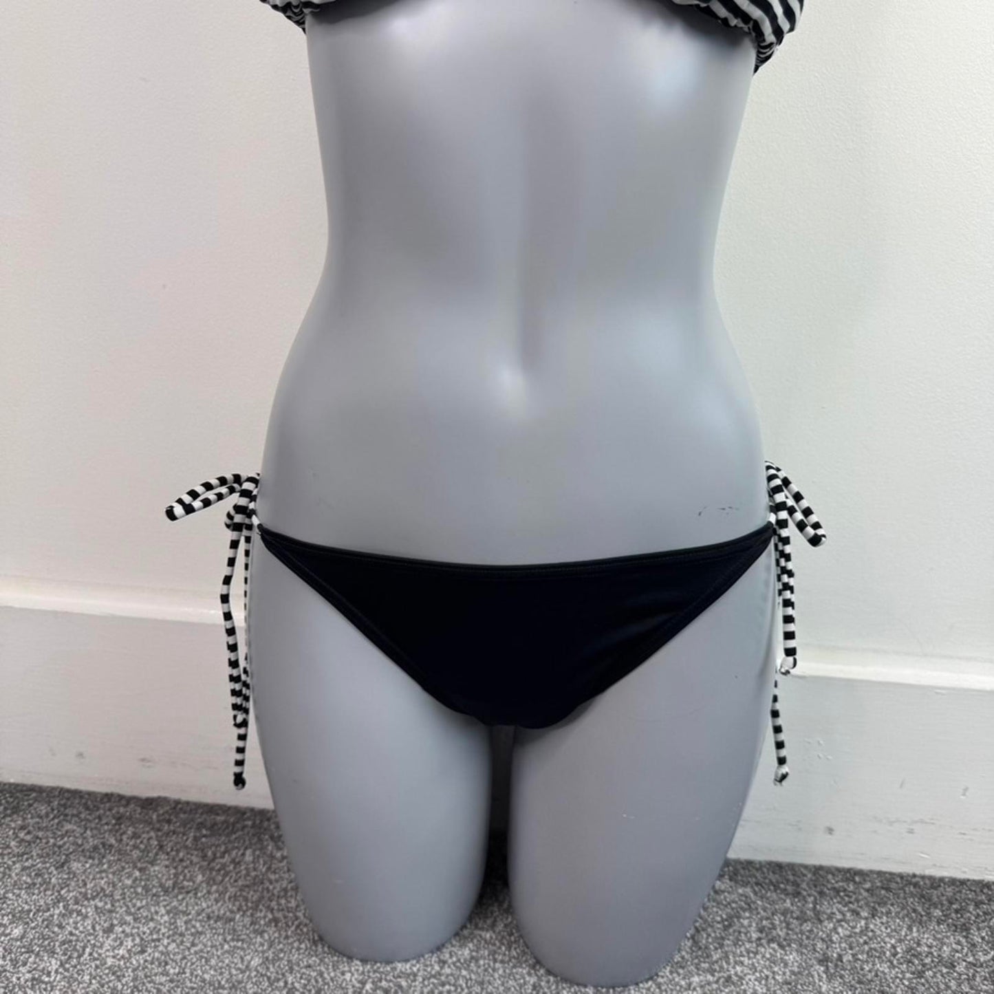 Y2K vintage halter neck stripe matching bikini set monochrome black/ white