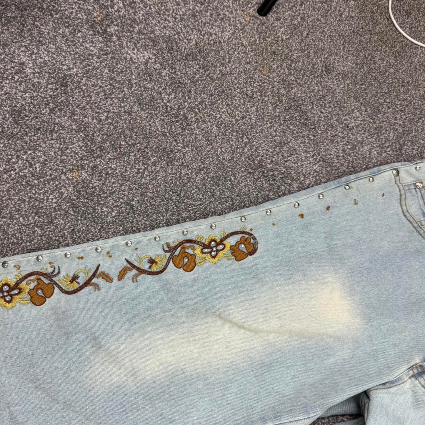 Y2K vintage mid rise stretch capri jeans denim cropped studded floral embroidery