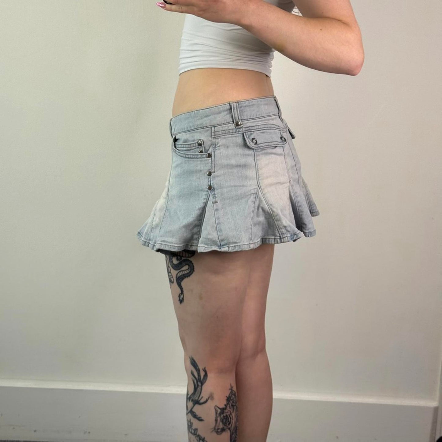 Y2K vintage low rise pleated faded denim mini skirt light blue wash cargo pocket