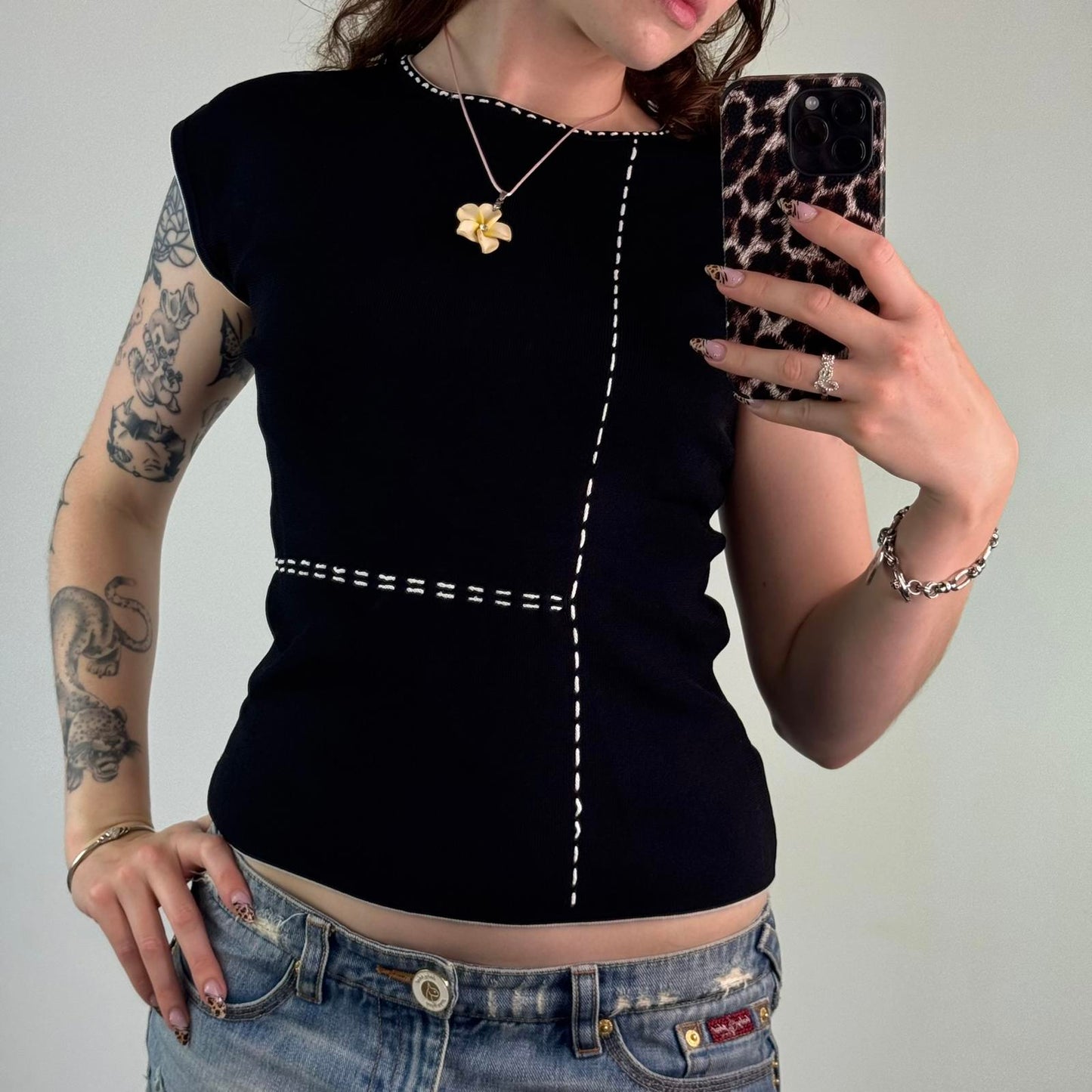 Y2K vintage contrast stitch knitted baby tee style top cap sleeve fitted stretch