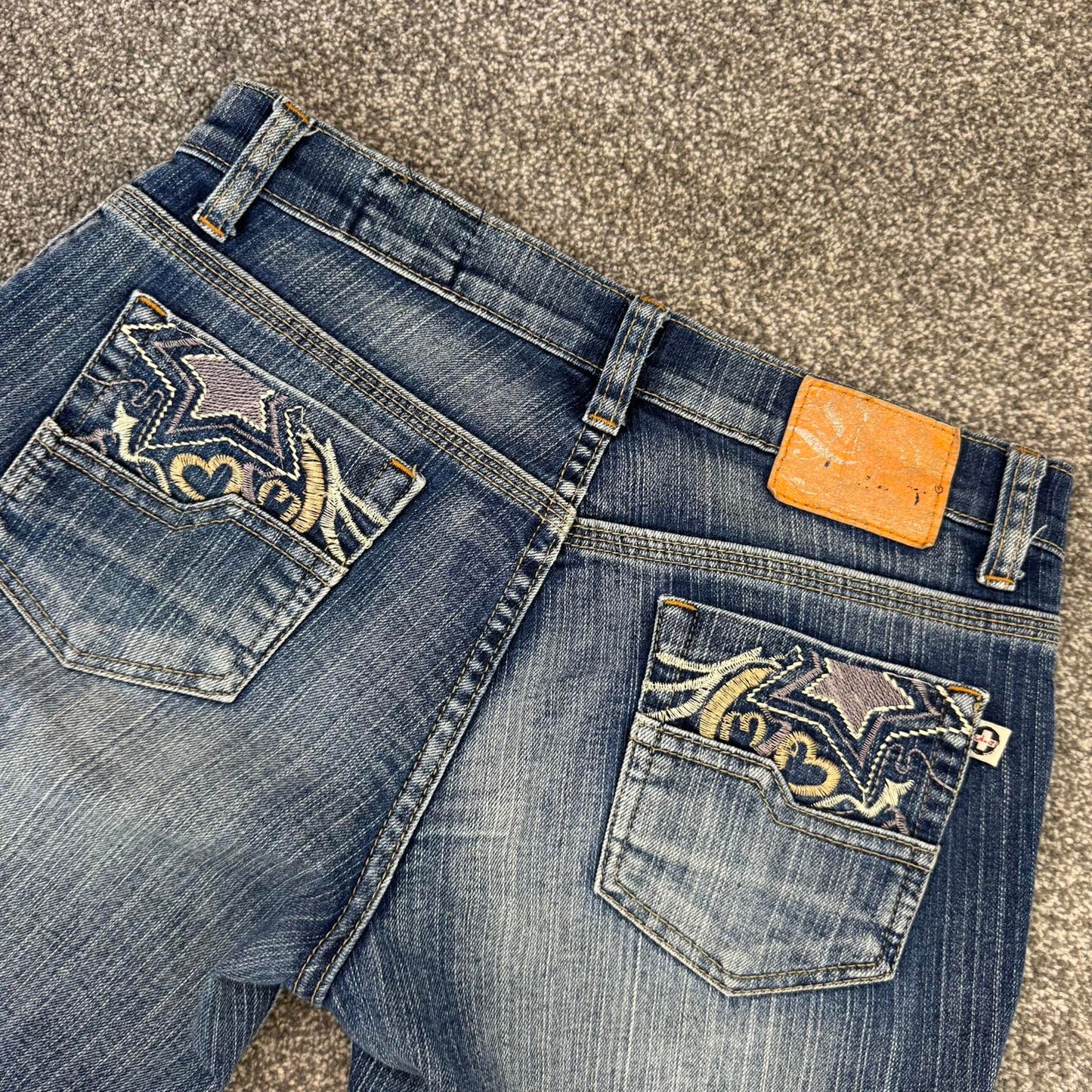 Y2K vintage low rise capri cropped jeans embroidered stars faded blue denim