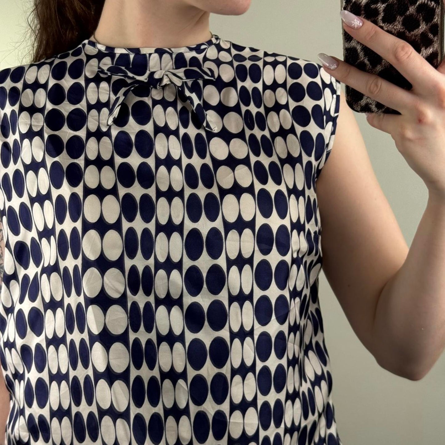 1960s true vintage sleeveless blouse spotty pattern bow button up navy white