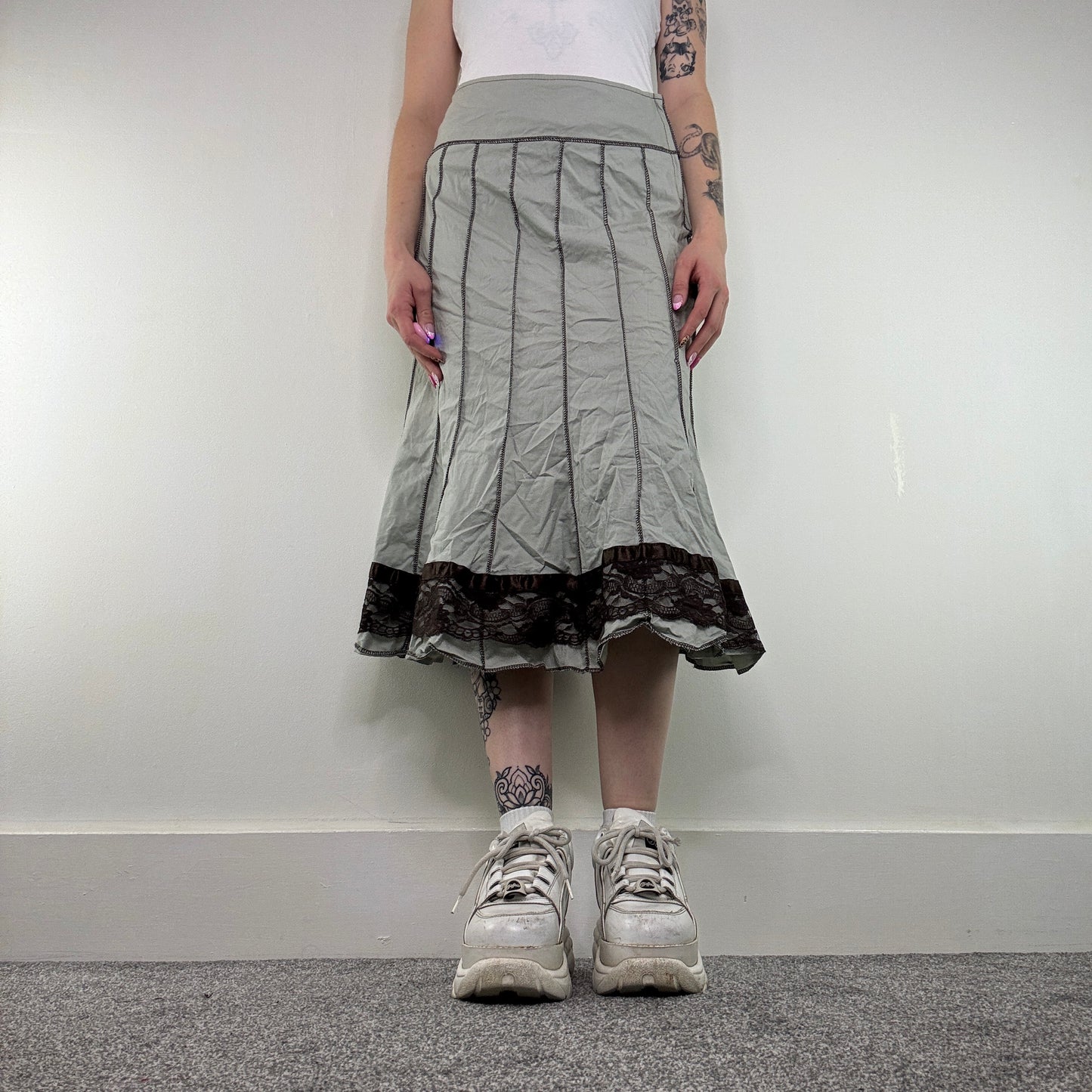 Y2K vintage midi skirt lace trim archive contrast stitch brown grey